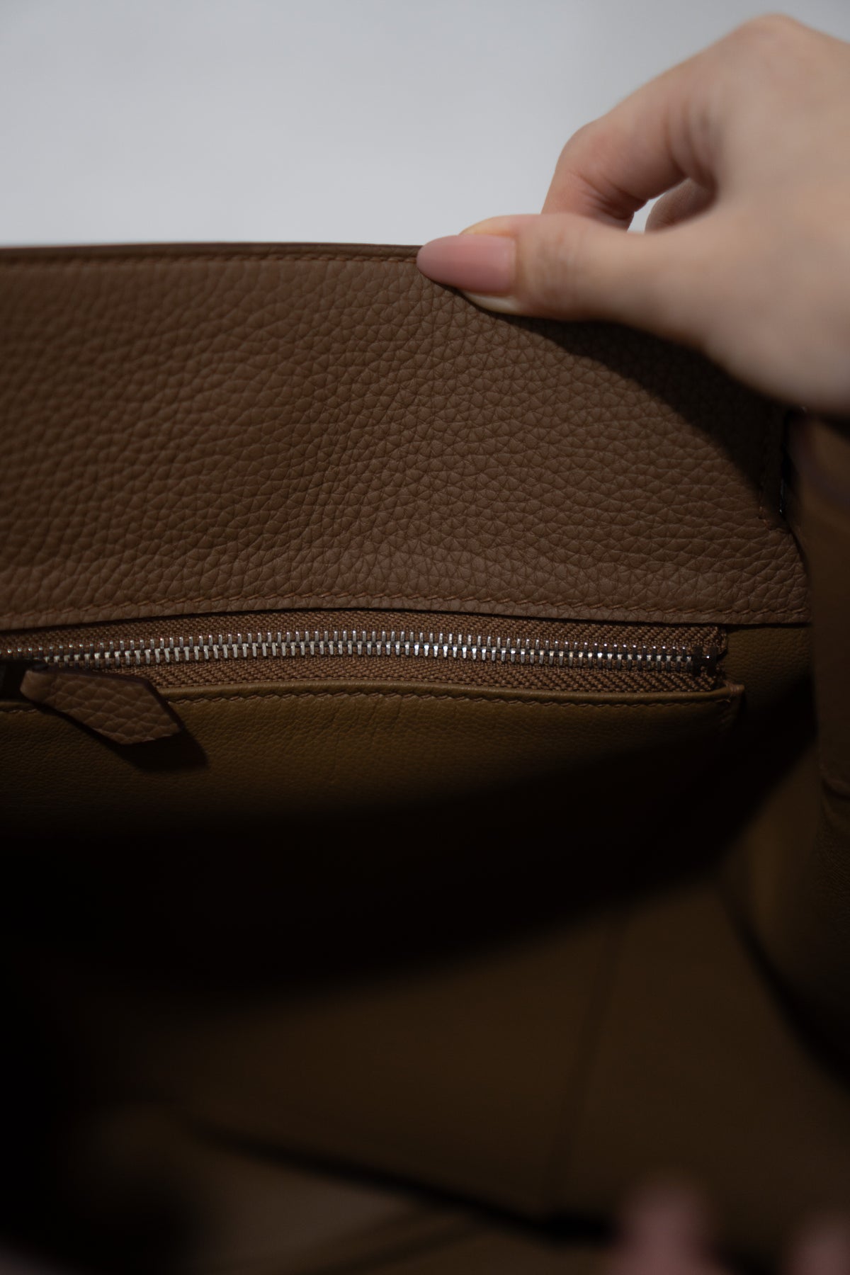 So Kelly 26 – Beige Weimar Clemence Leather with Palladium Hardware