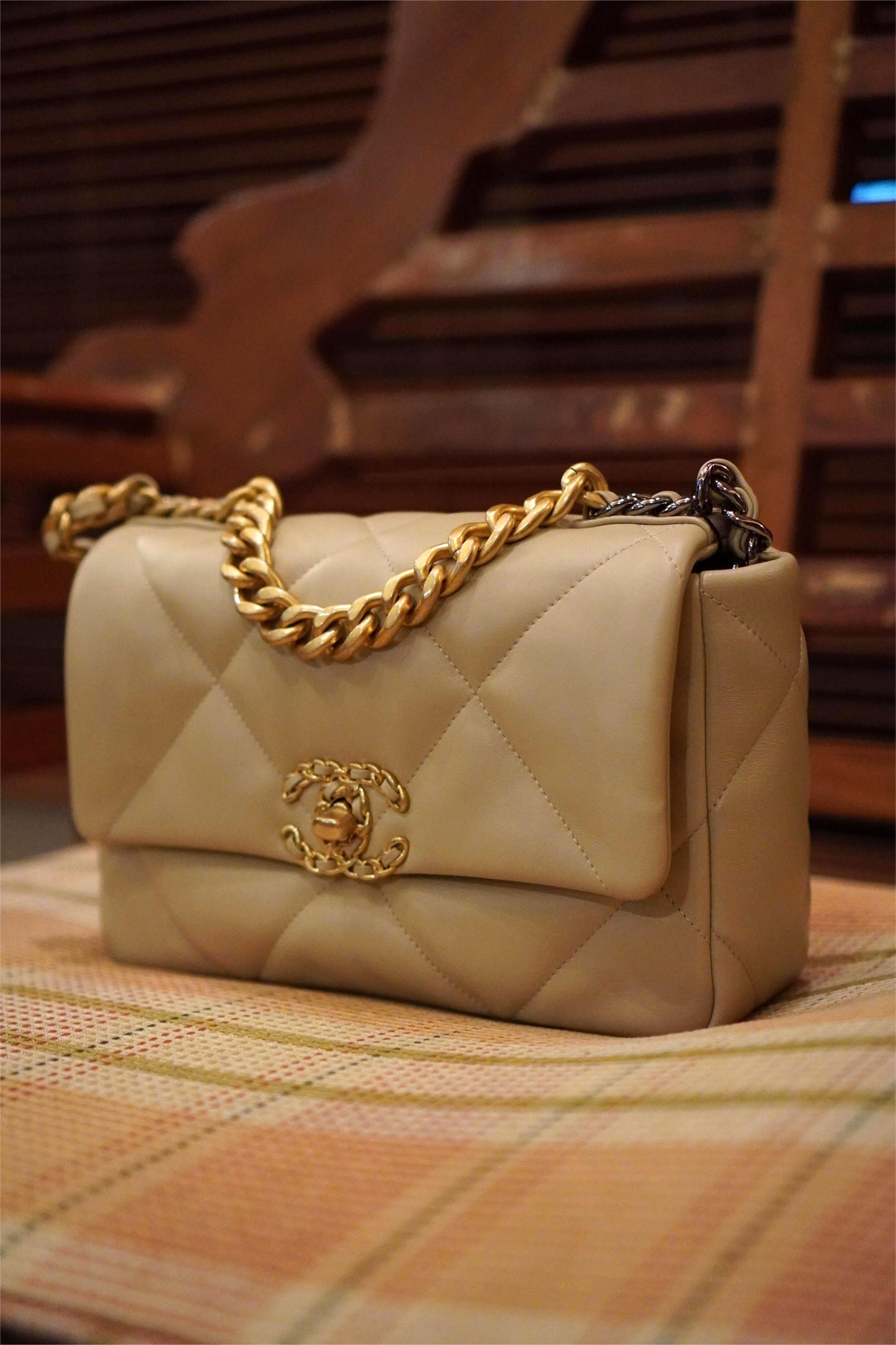 Small 19 Flap Bag in Beige Lambskin