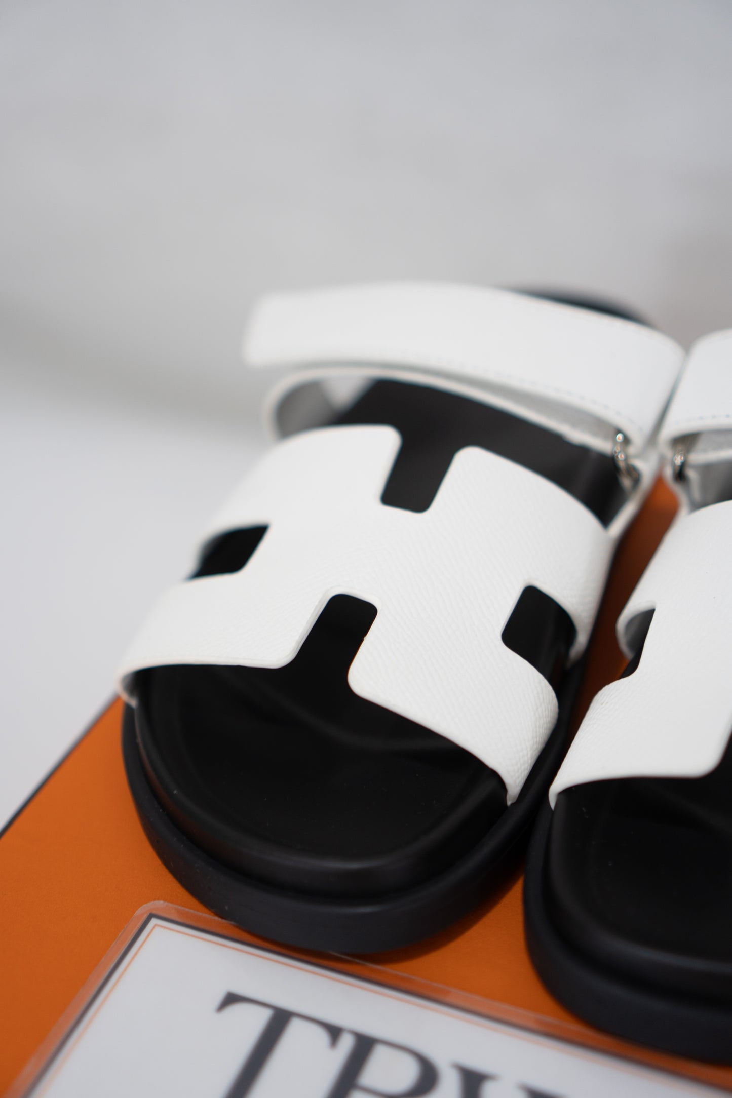 Chypre Sandal – White Epsom Leather & Black Molded Sole