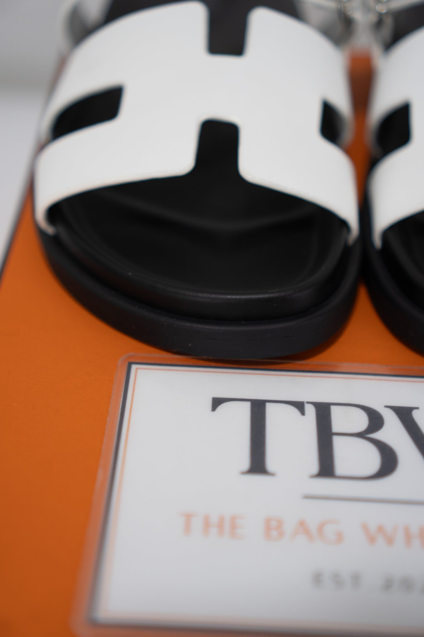 Chypre Sandal – White Epsom Leather & Black Molded Sole