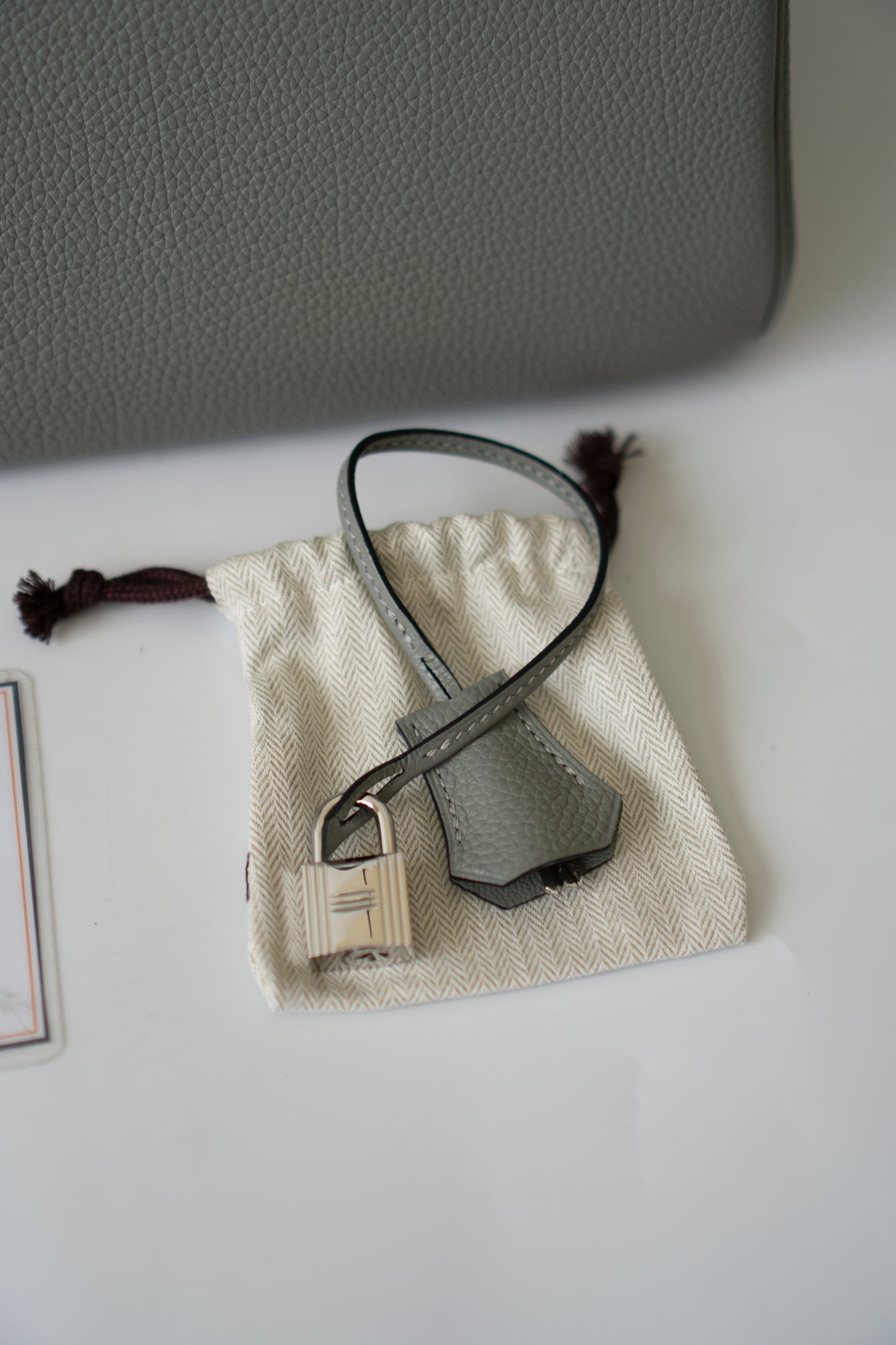 BK 35 – Gris Mouette Togo (Retourne)