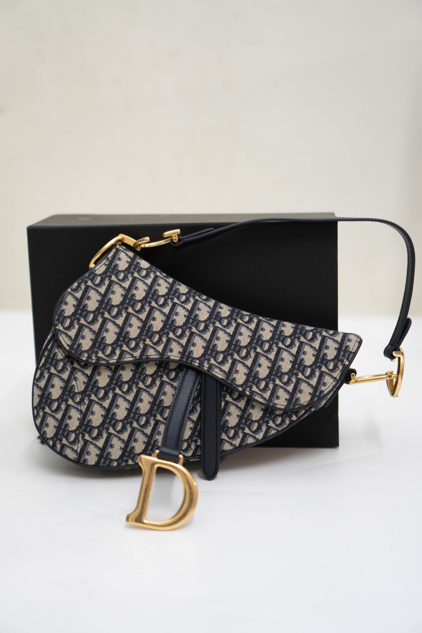 Saddle Oblique Jacquard canvas with calfskin leather