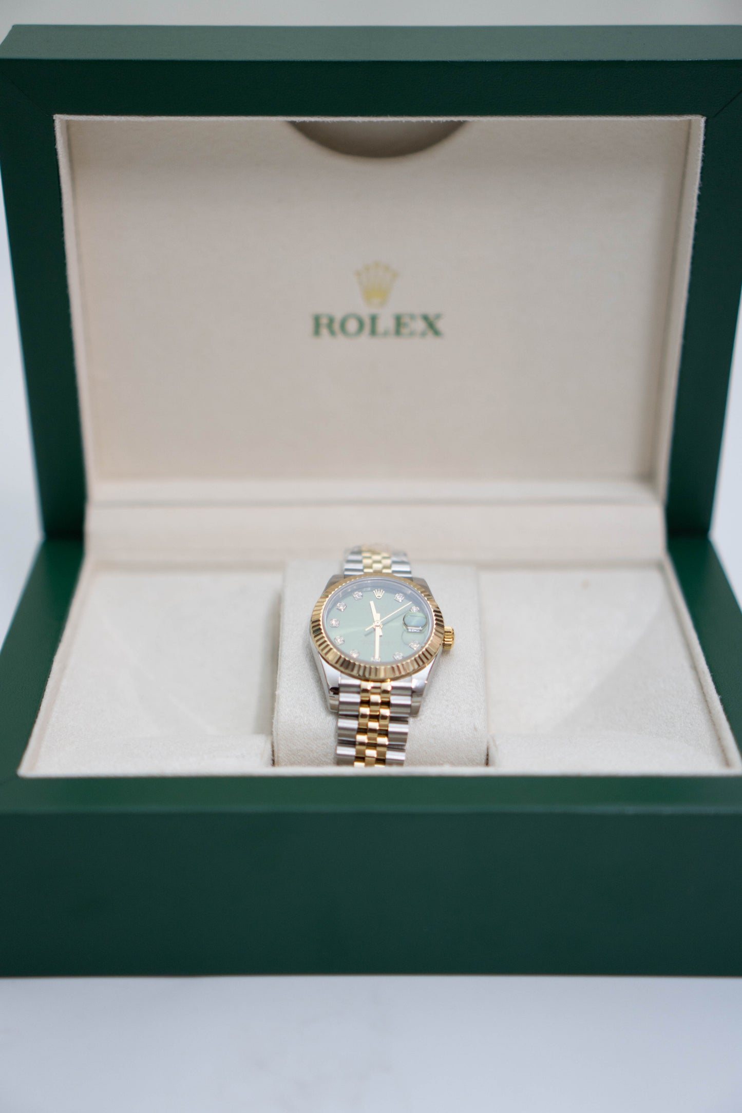 Date just 36 in a two-tone "Rolesor" finish