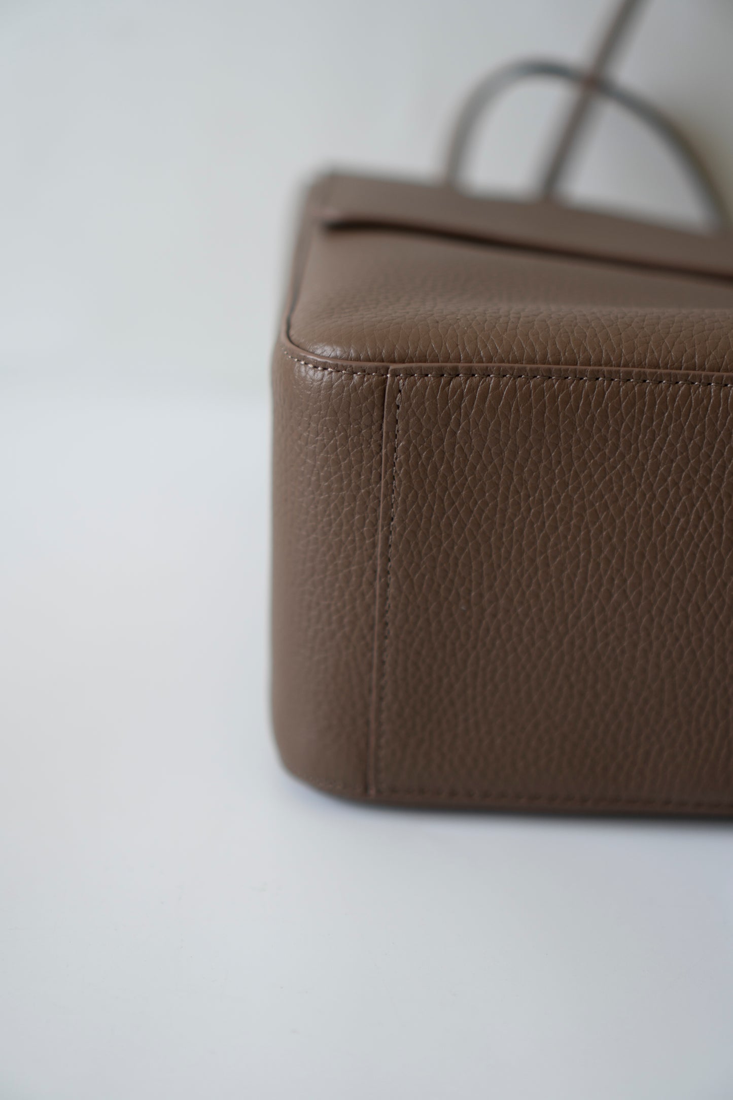 Maxi Flap 26S Souplissimo Flap Bag – Taupe Light Brown Caviar