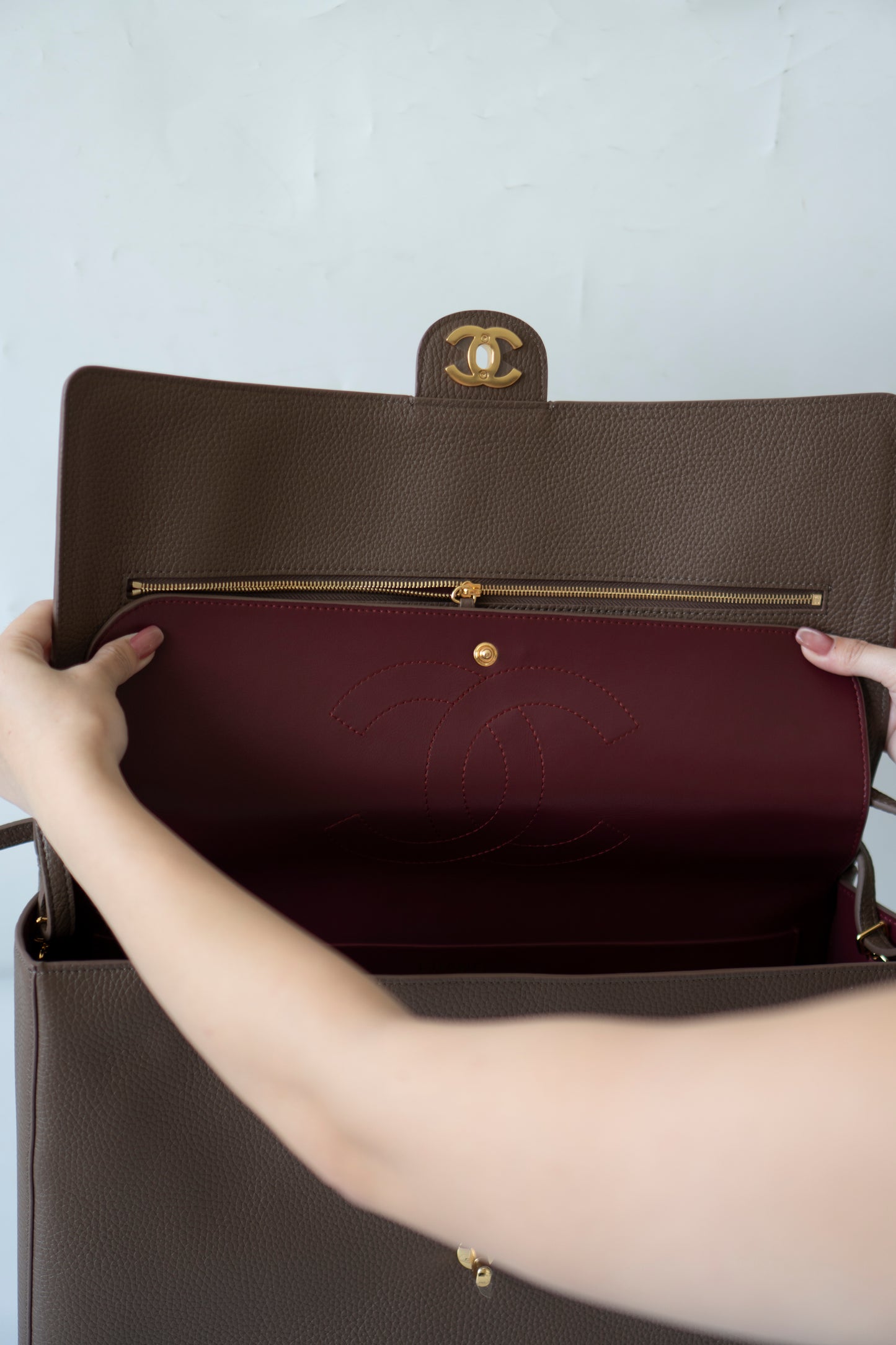 Maxi Flap 26S Souplissimo Flap Bag – Taupe Light Brown Caviar