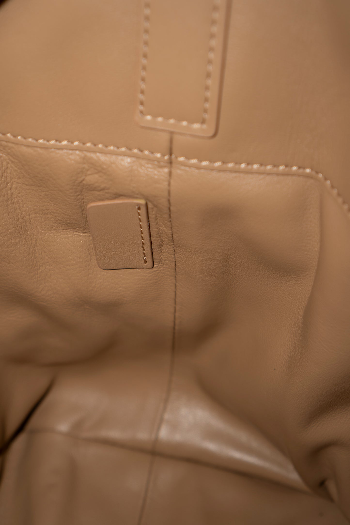 Toujours Vertical Tote – Medium Tan
