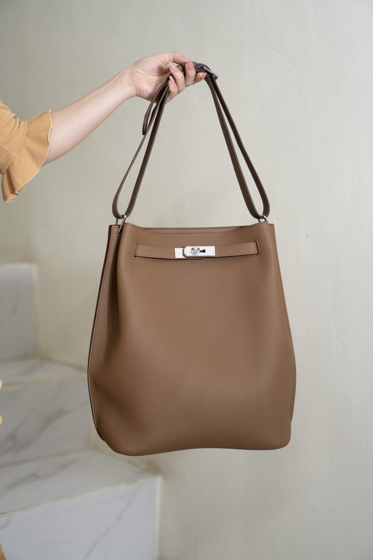 So Kelly 26 – Beige Weimar Clemence Leather with Palladium Hardware