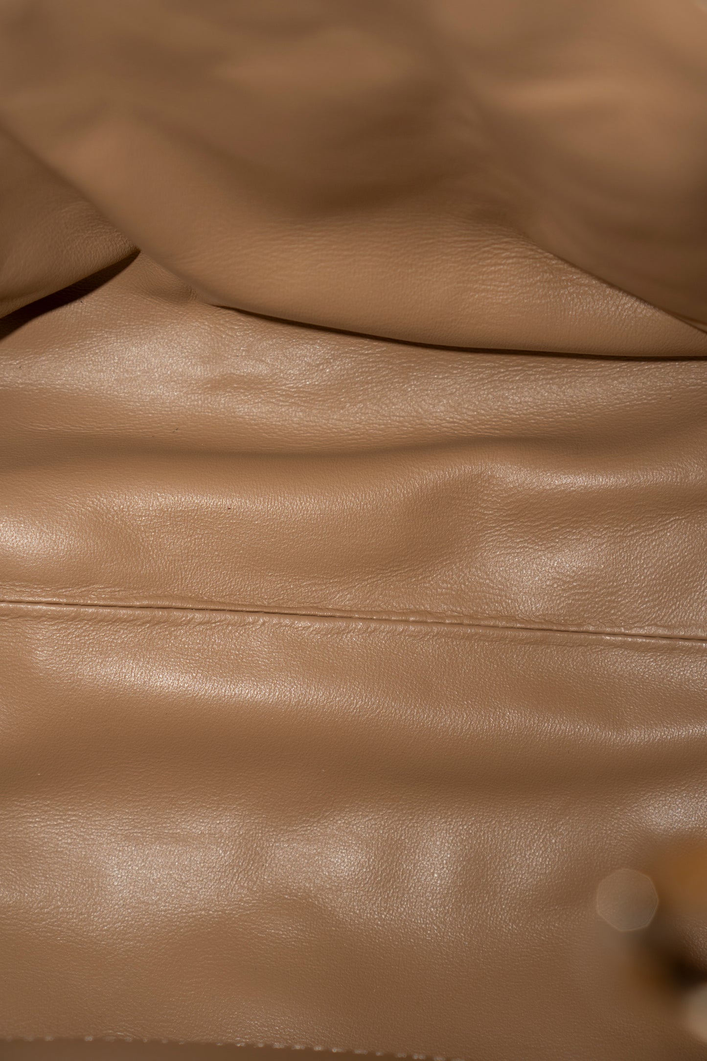 Toujours Vertical Tote – Medium Tan