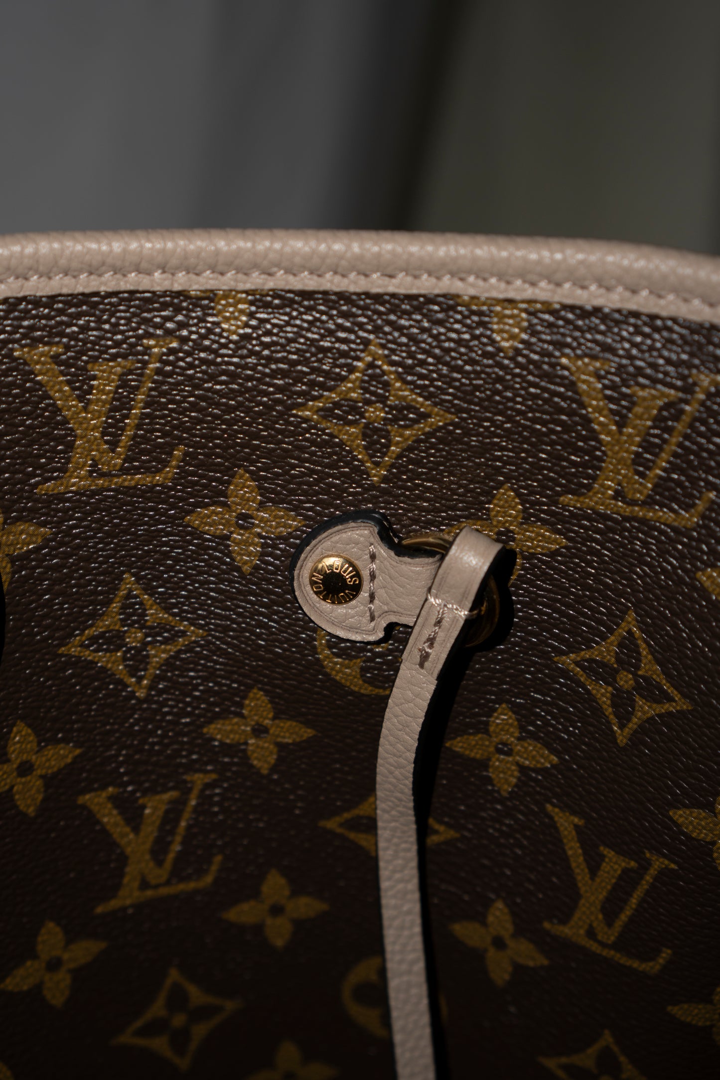 Neverfull Inside Out MM – Monogram Sand