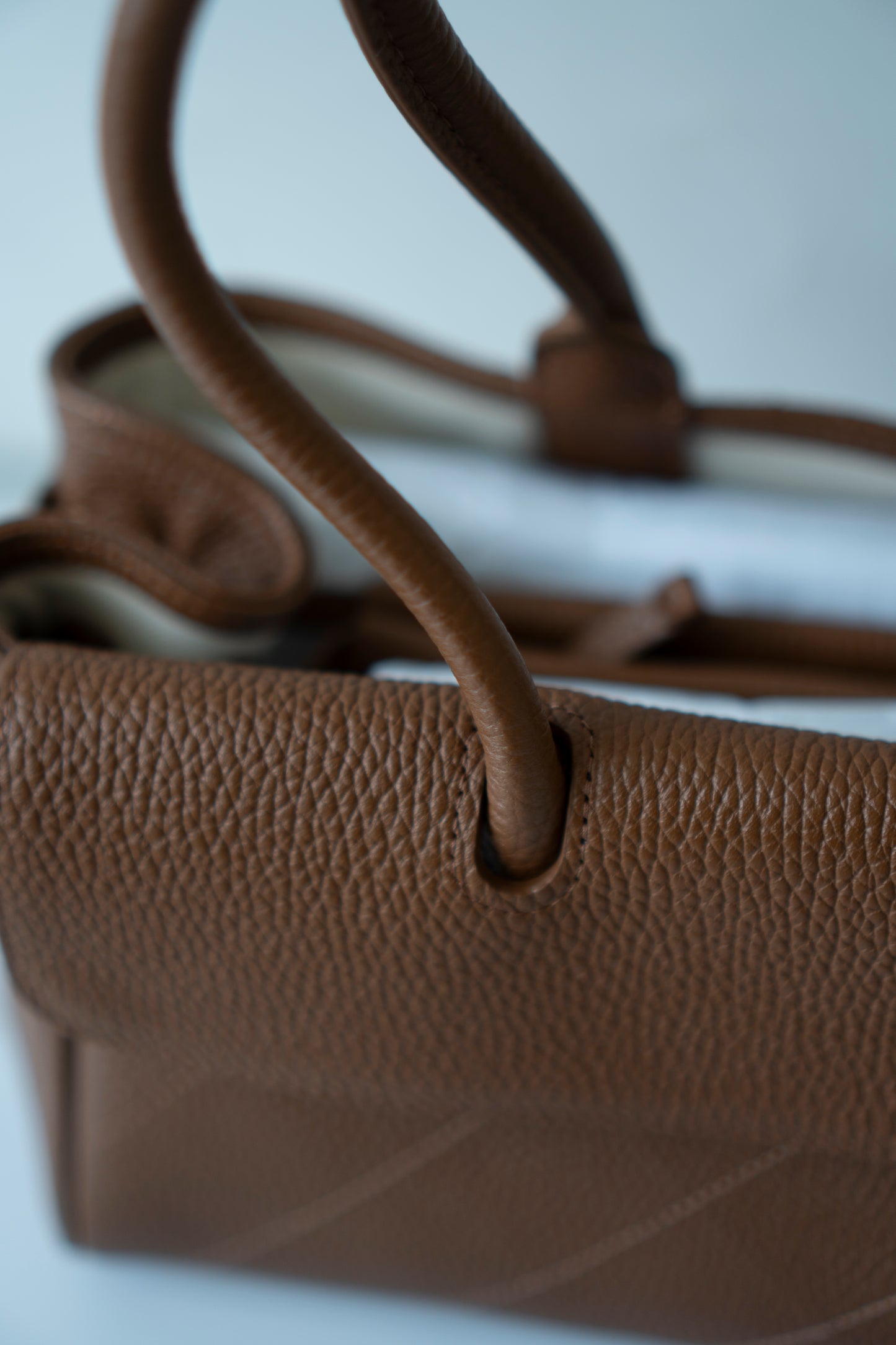 26S Urban Essential East West Shopping Flap – Camel Caviar