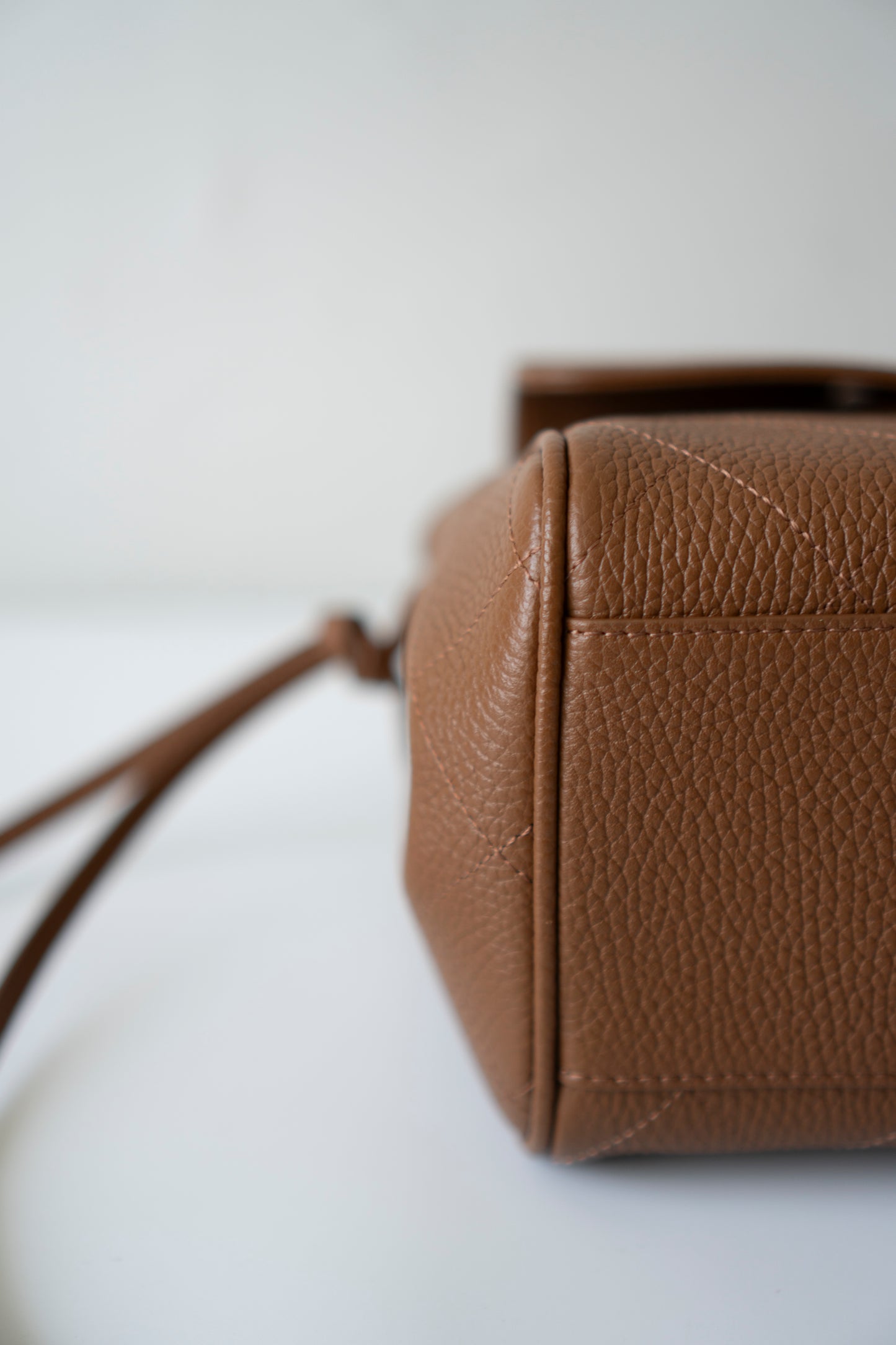 26S Urban Essential East West Shopping Flap – Camel Caviar