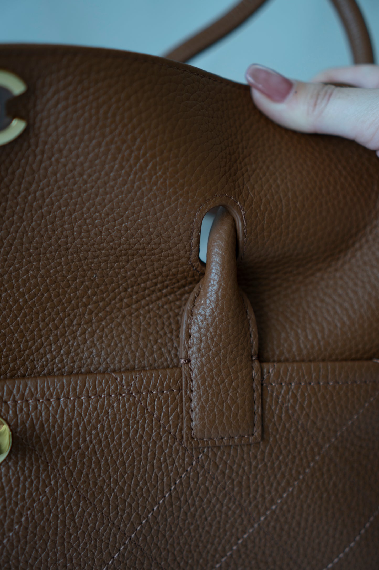 26S Urban Essential East West Shopping Flap – Camel Caviar