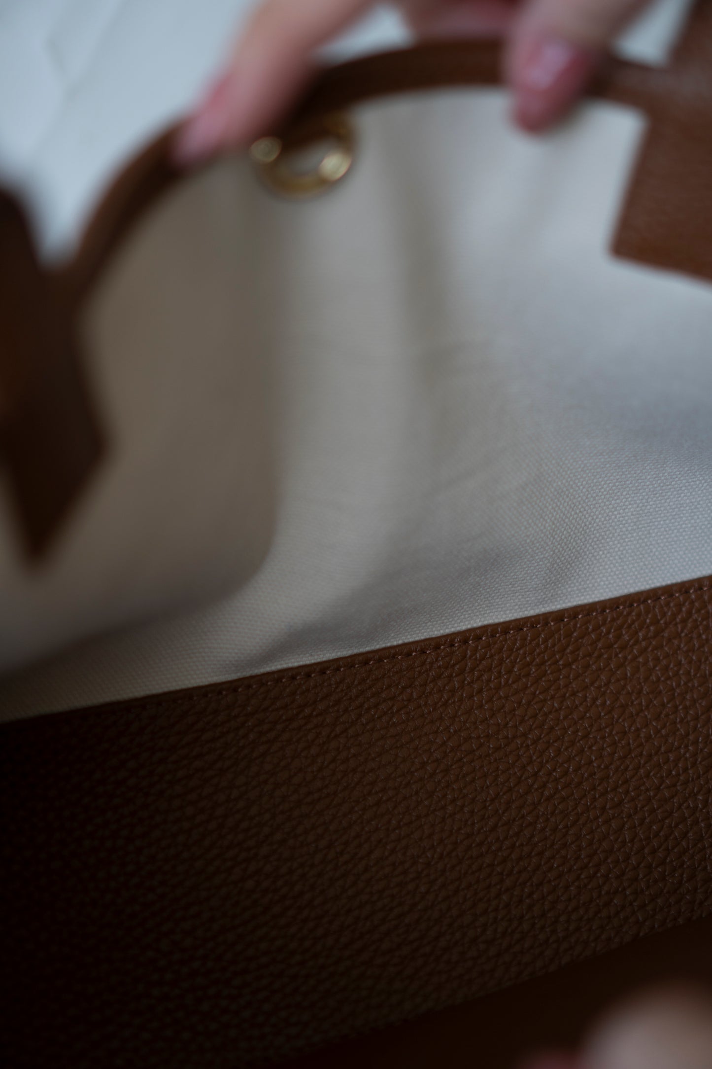 26S Urban Essential East West Shopping Flap – Camel Caviar