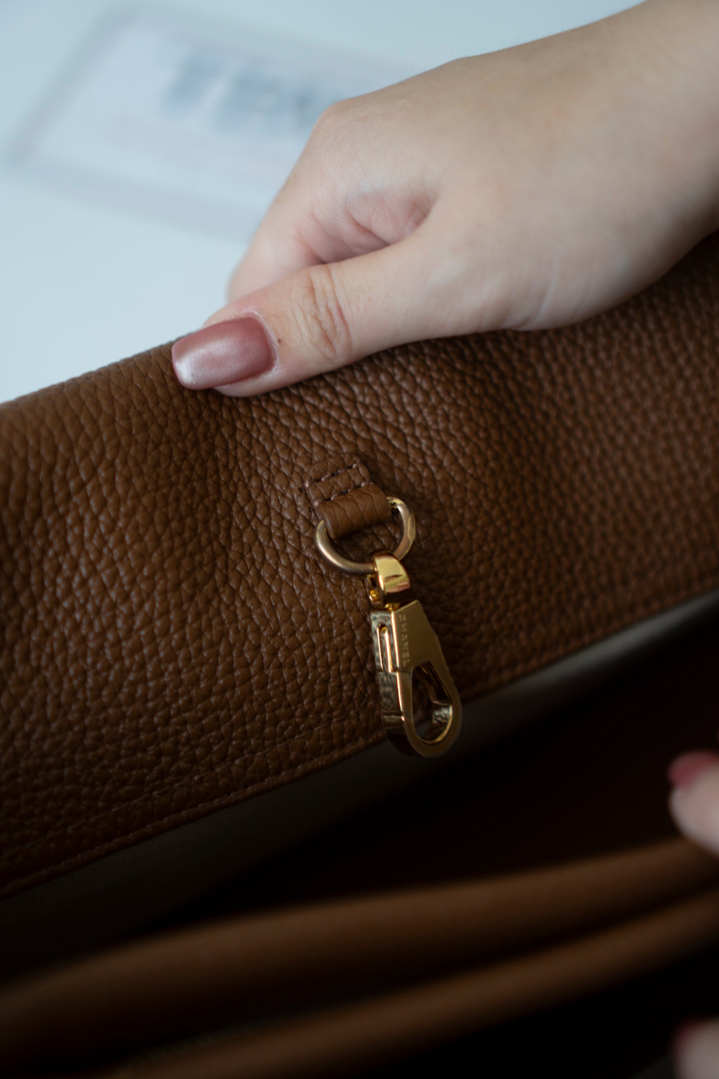 26S Urban Essential East West Shopping Flap – Camel Caviar