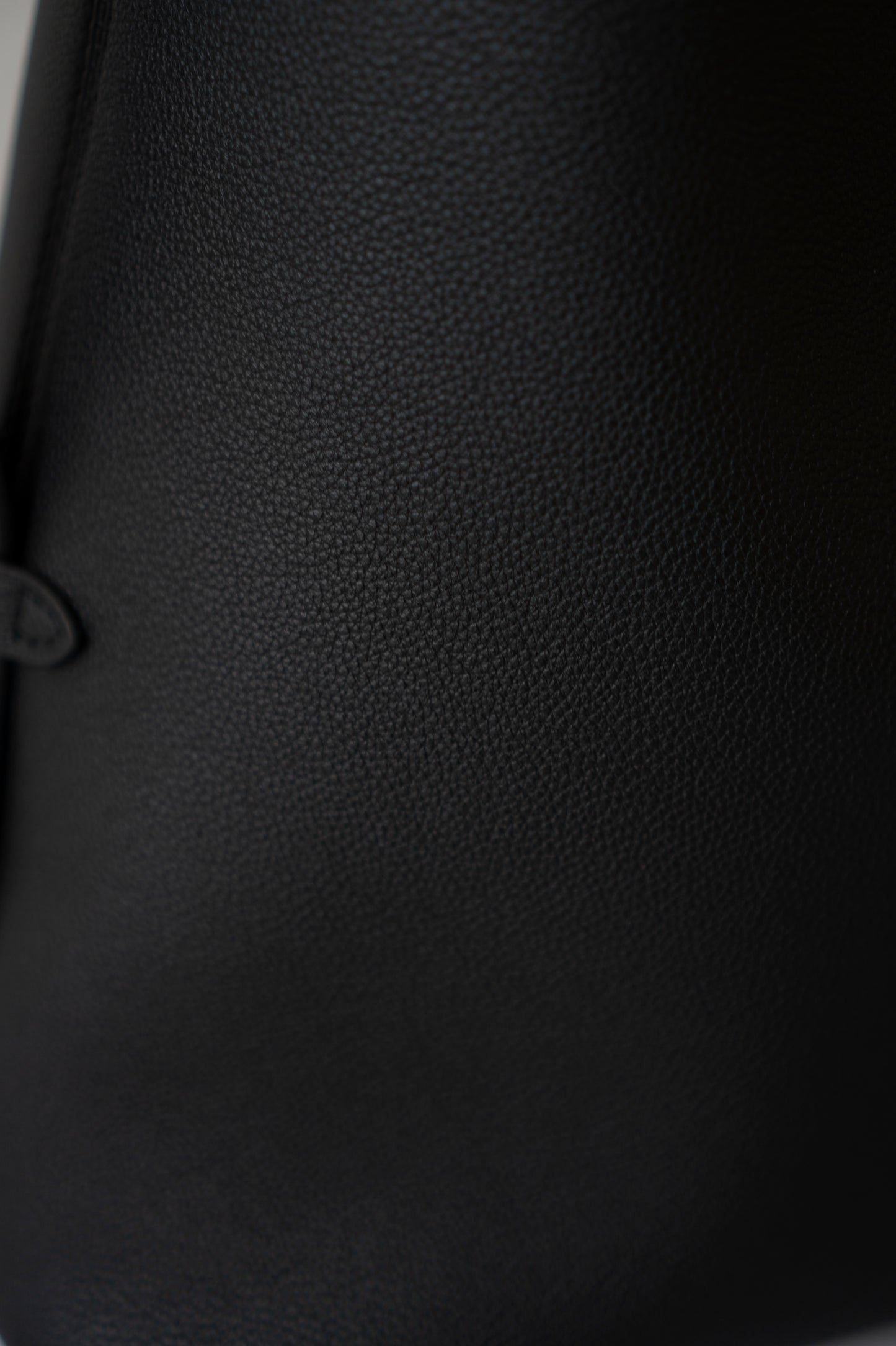 Low Key Hobo MM – Black Grained Calfskin