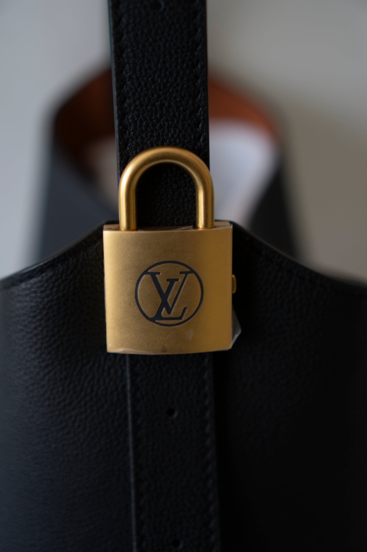 Low Key Hobo MM – Black Grained Calfskin