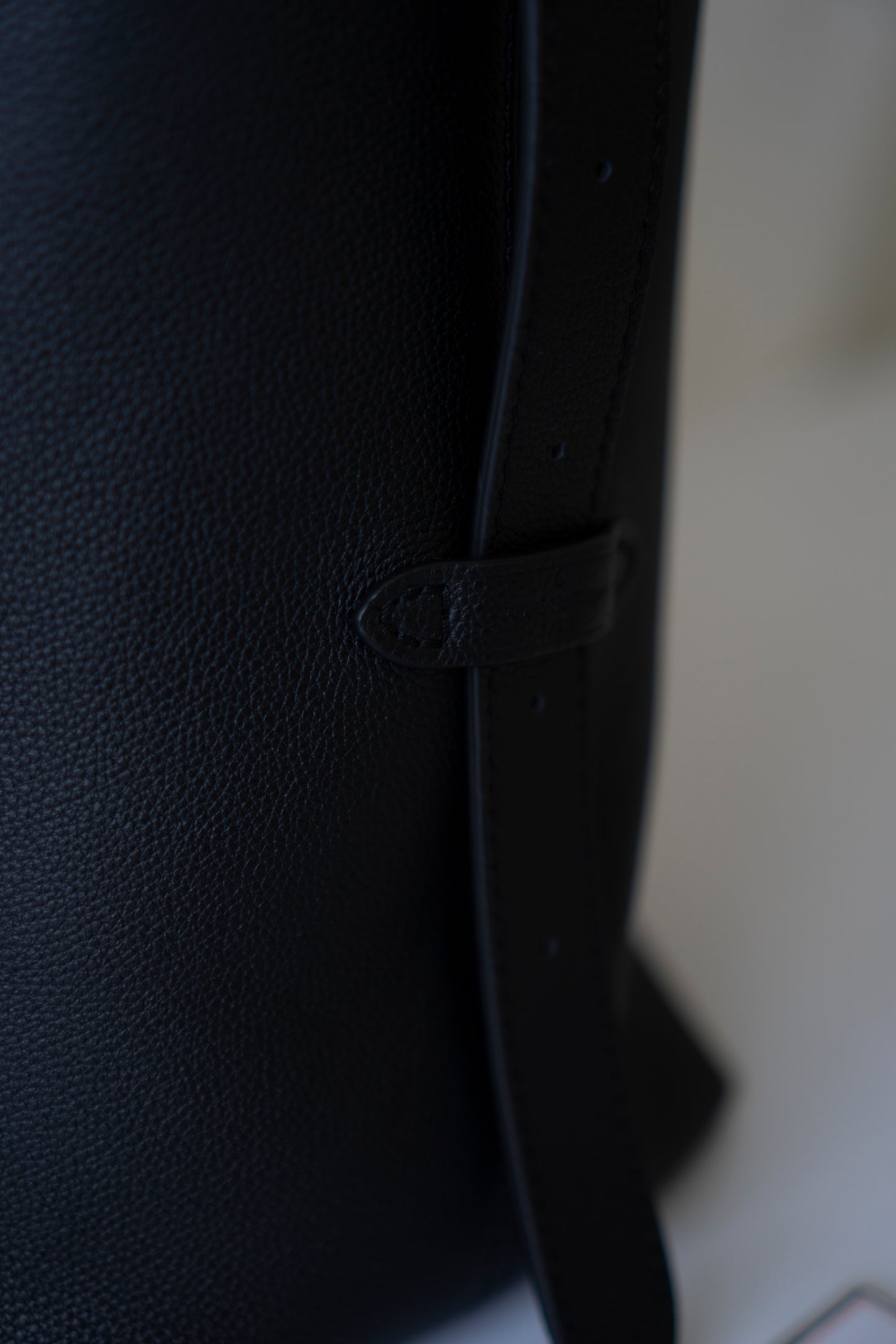 Low Key Hobo MM – Black Grained Calfskin