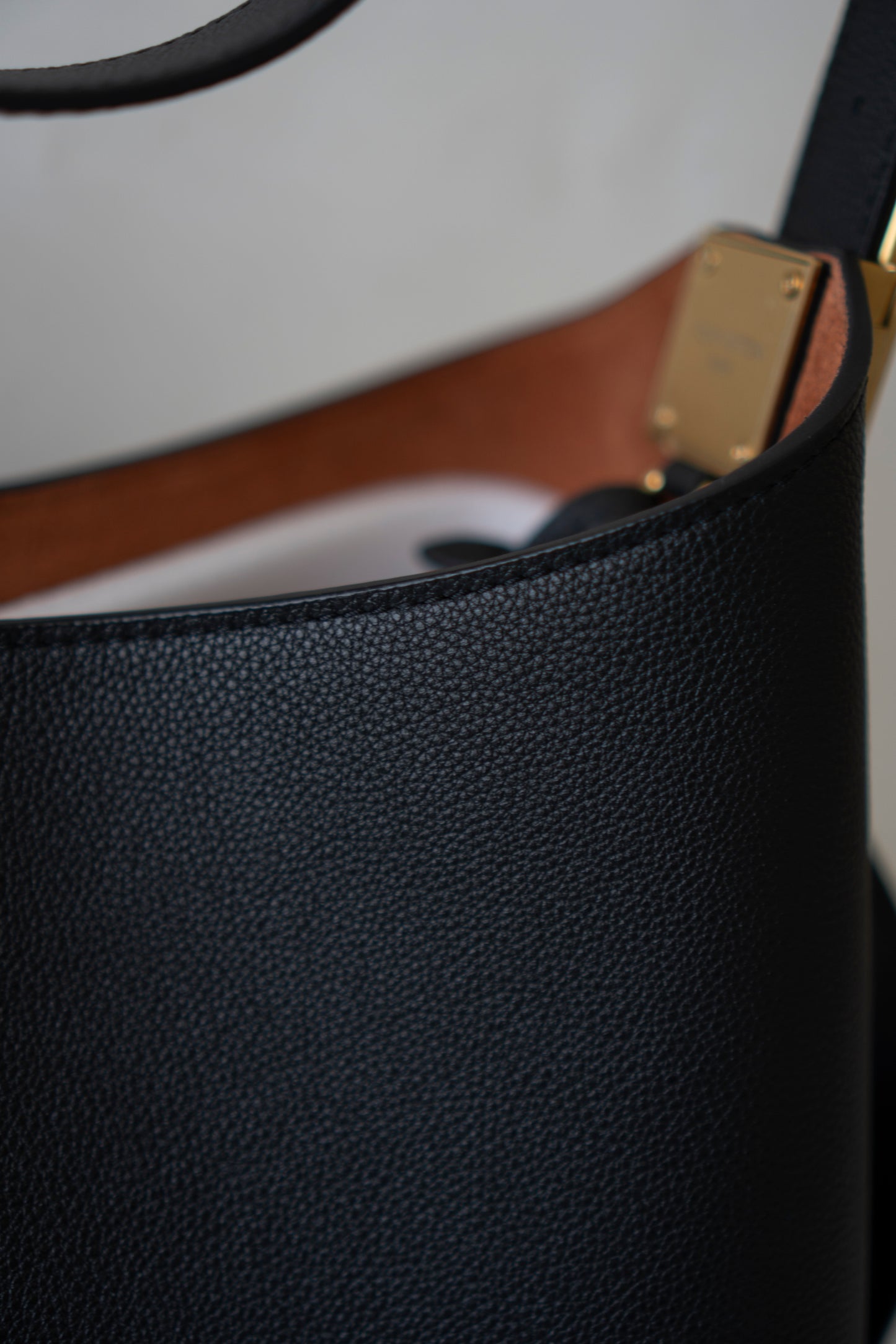 Low Key Hobo MM – Black Grained Calfskin