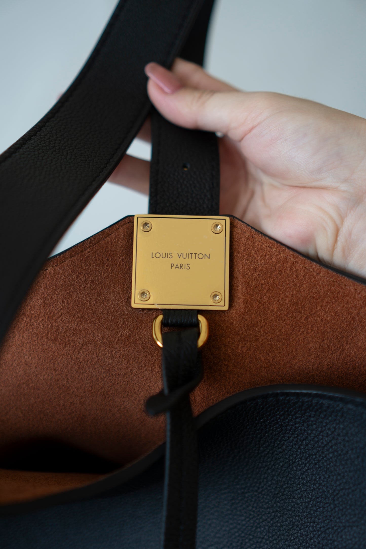 Low Key Hobo MM – Black Grained Calfskin