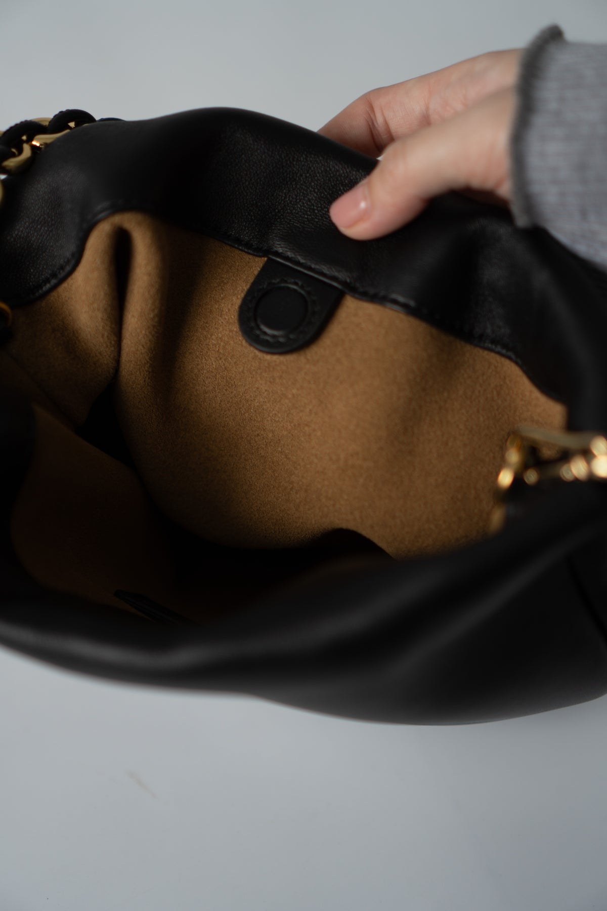 Flamenco Chain Pouch – Black Nappa Calfskin
