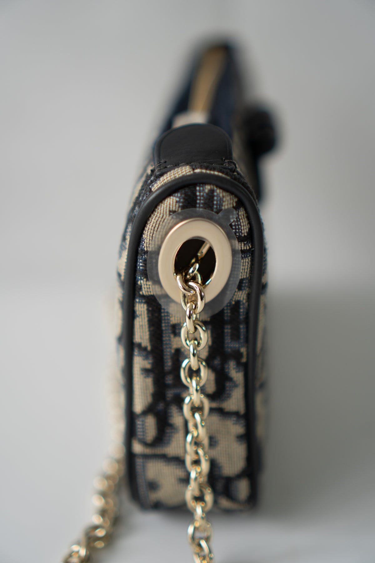 Oblique Chain Wallet (WOC)