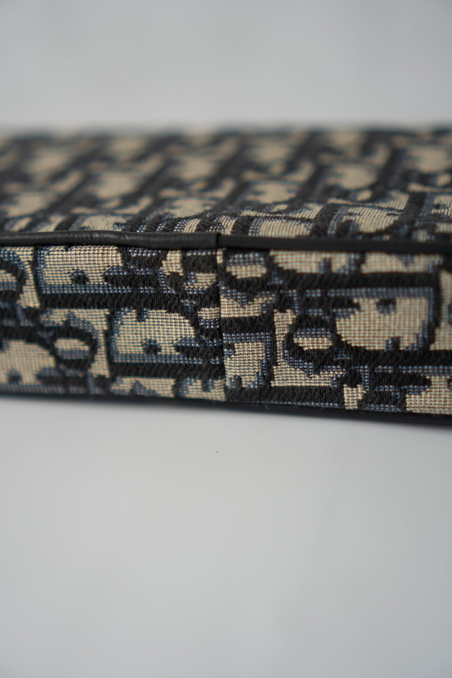 Oblique Chain Wallet (WOC)