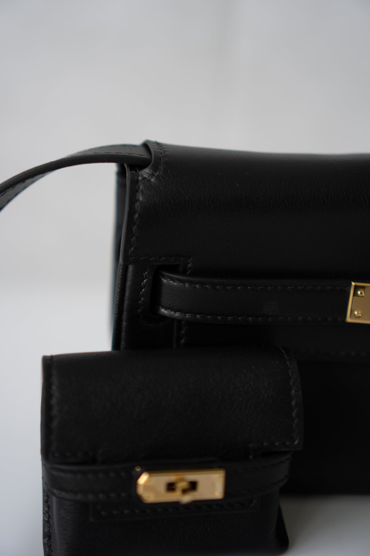 Kelly Moove Bag – Black Swift Leather