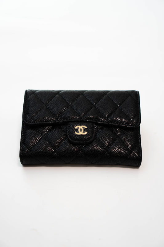 Classic Flap Medium compact wallet in Black Caviar with Gold Hardware