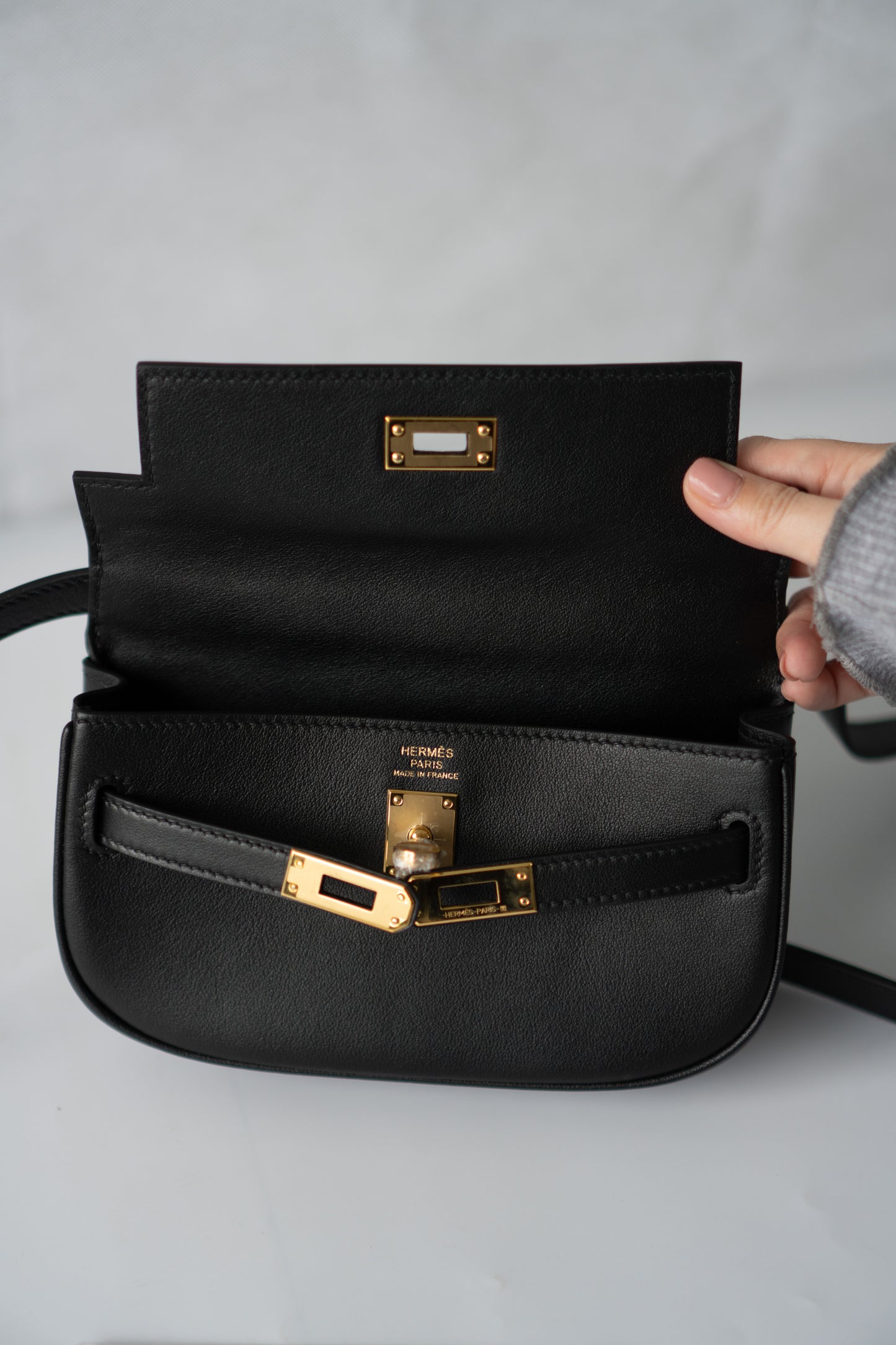 Kelly Moove Bag – Black Swift Leather