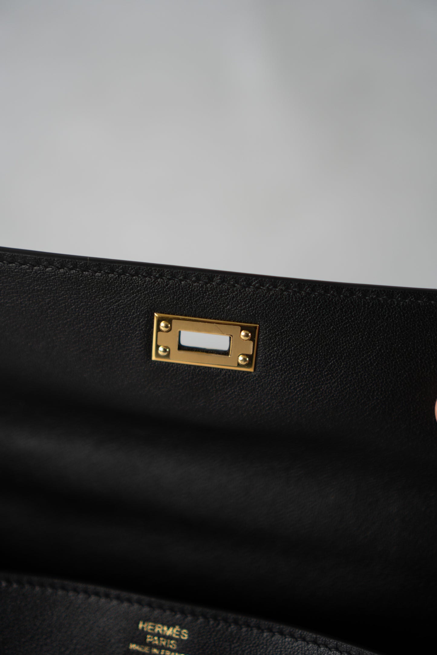 Kelly Moove Bag – Black Swift Leather
