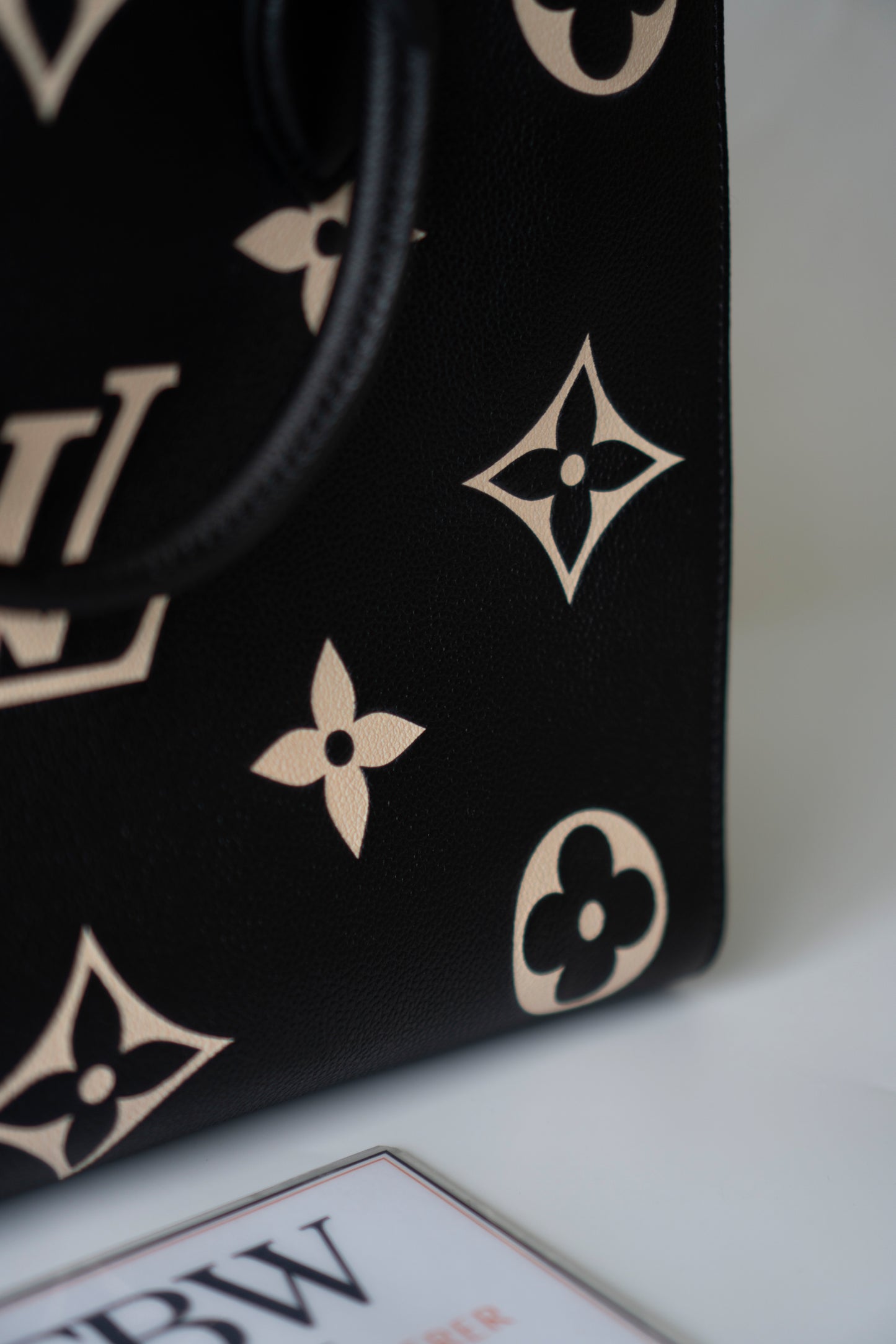 OnTheGo MM – Black Bicolor Empreinte