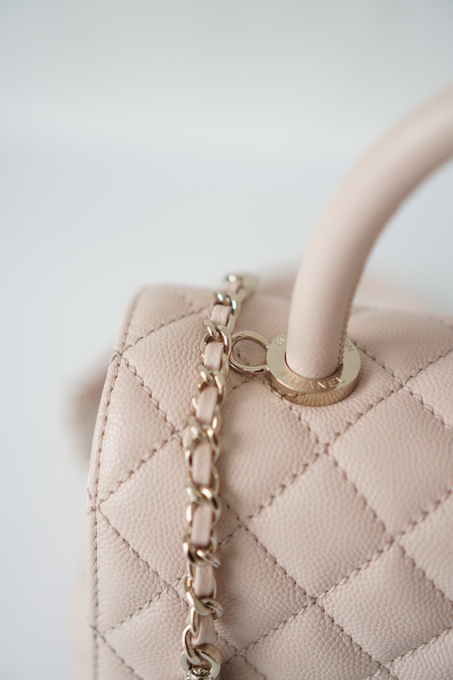 Coco Handle Small – Rose Clair Caviar with Light Gold Hardware