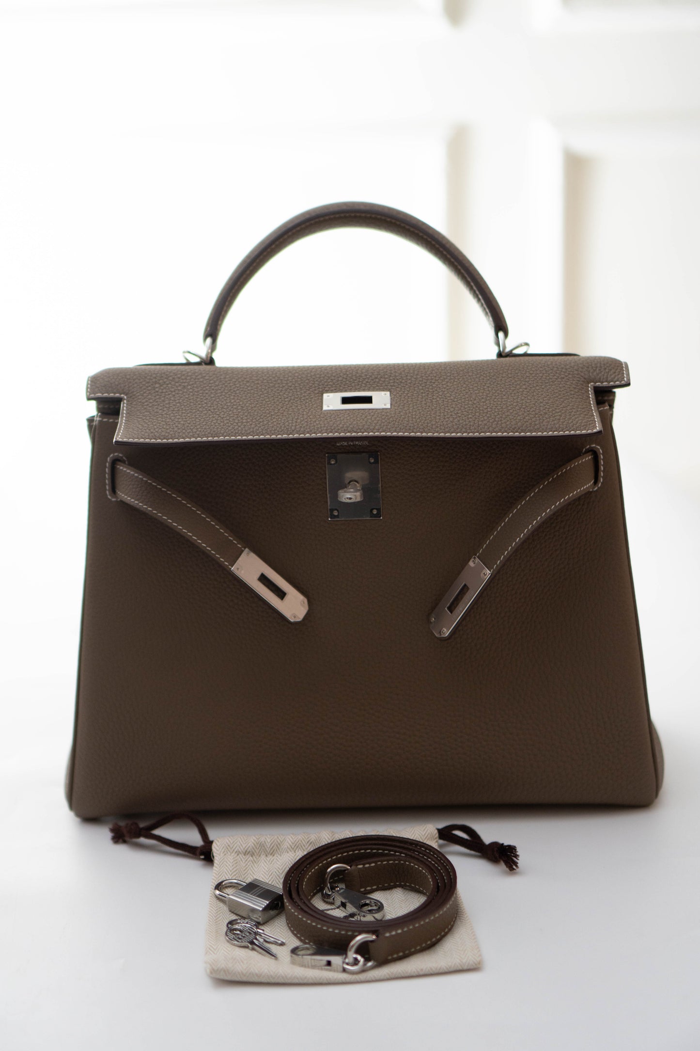 KL Retourne 32 in Etoupe Togo leather
