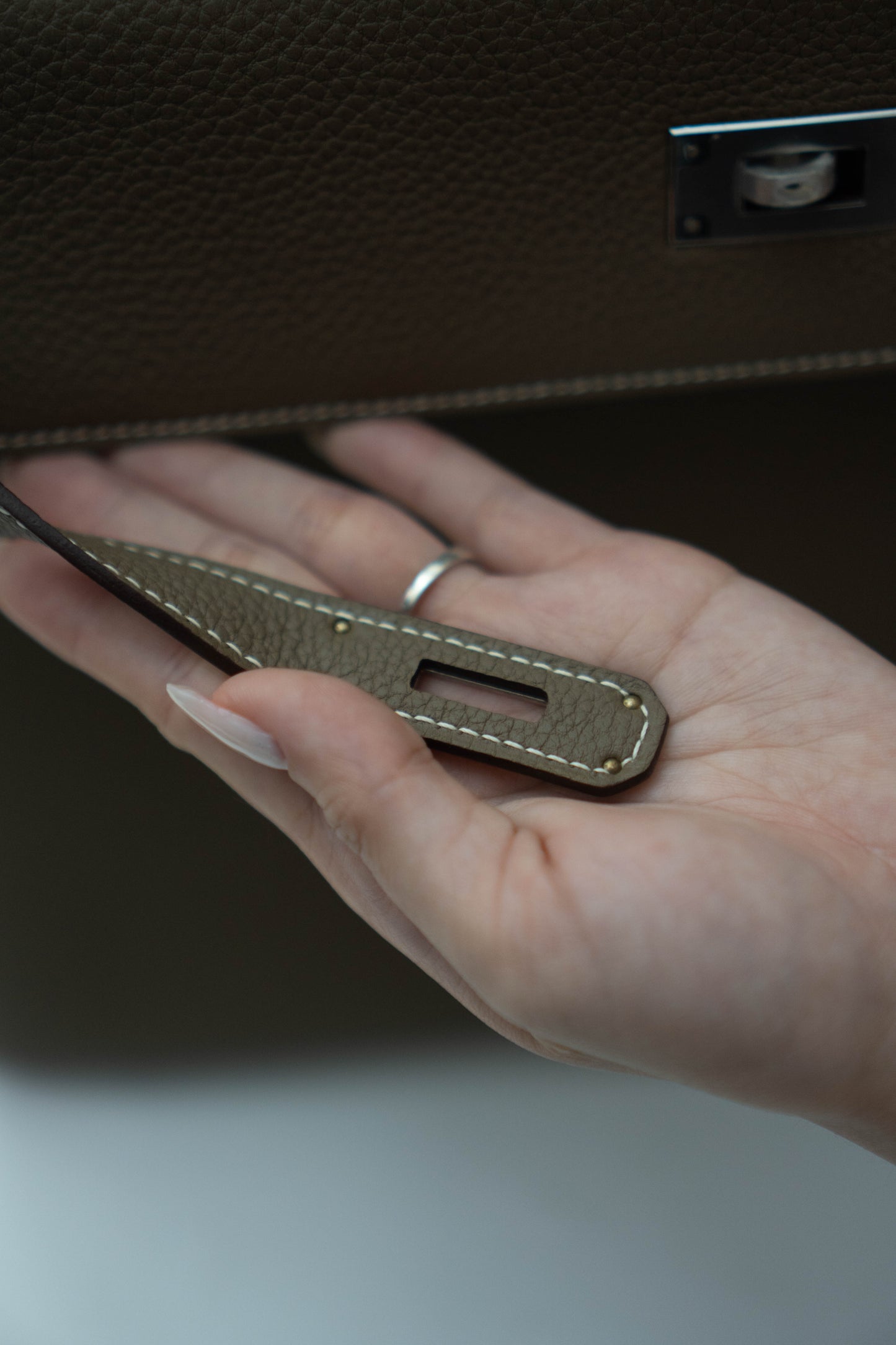 KL Retourne 32 in Etoupe Togo leather