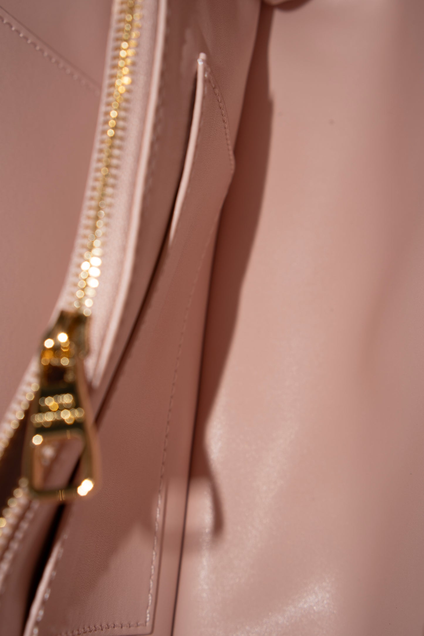 Capucines BB – Rose Jasmin in Taurillon Leather
