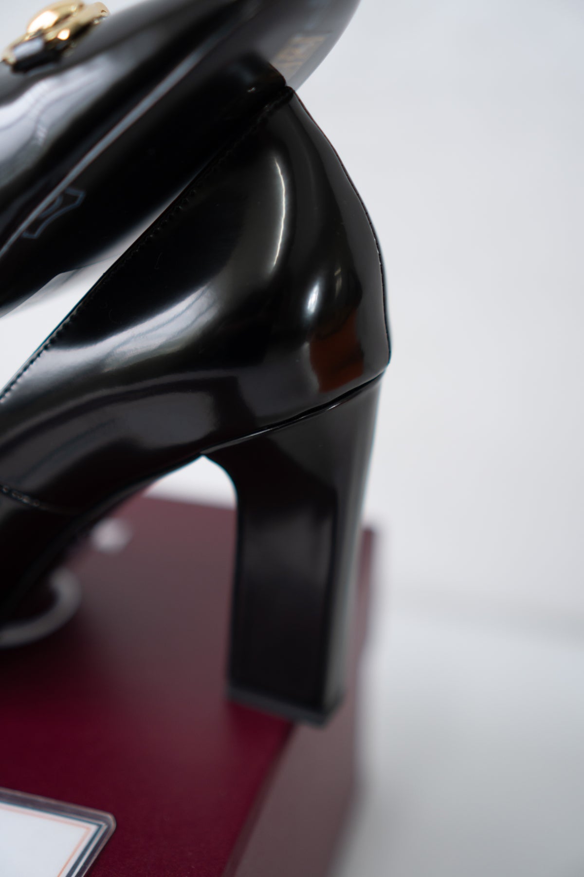 Signora Horsebit Leather Pumps – Black