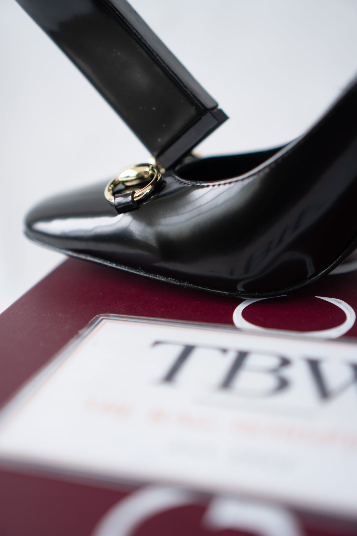 Signora Horsebit Leather Pumps – Black