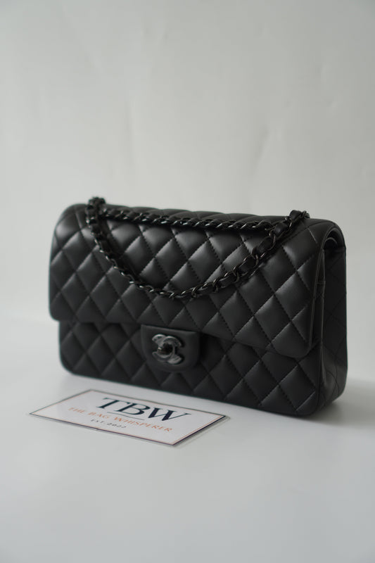 Classic Flap Medium So Black – Black Lambskin with Black Hardware