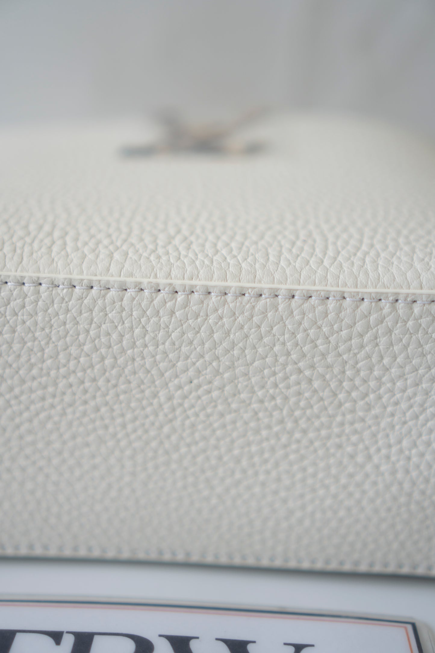 Capucines Mini – White Taurillon with Snakeskin Handle