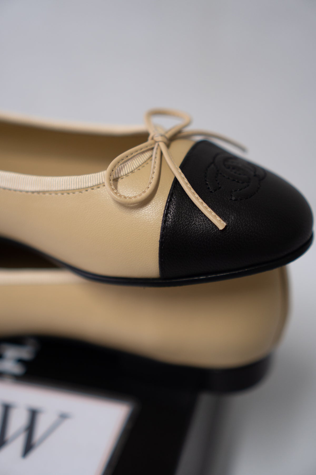 Two-Tone Ballerina Flats – Beige & Black Lambskin