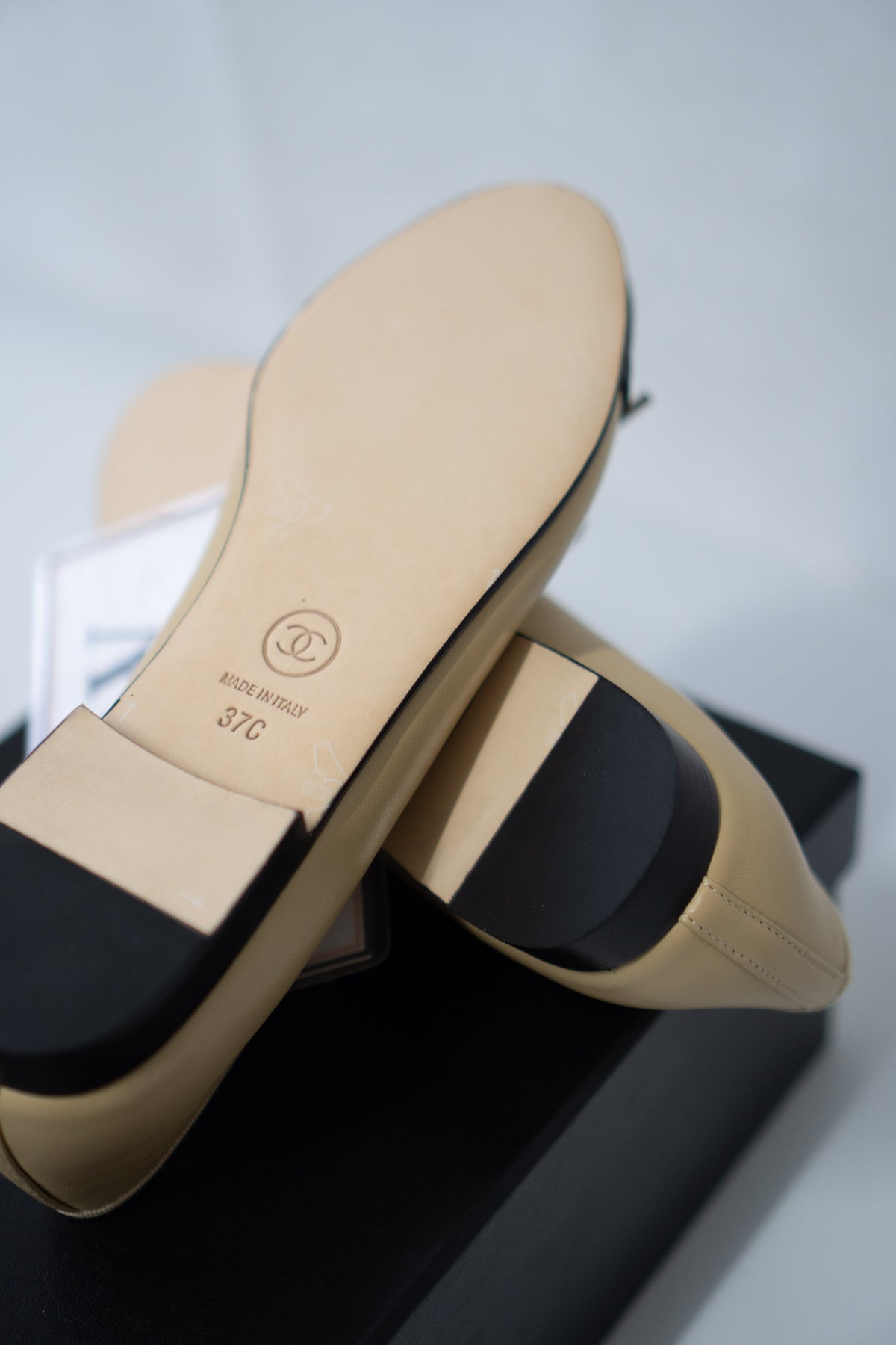Two-Tone Ballerina Flats – Beige & Black Lambskin