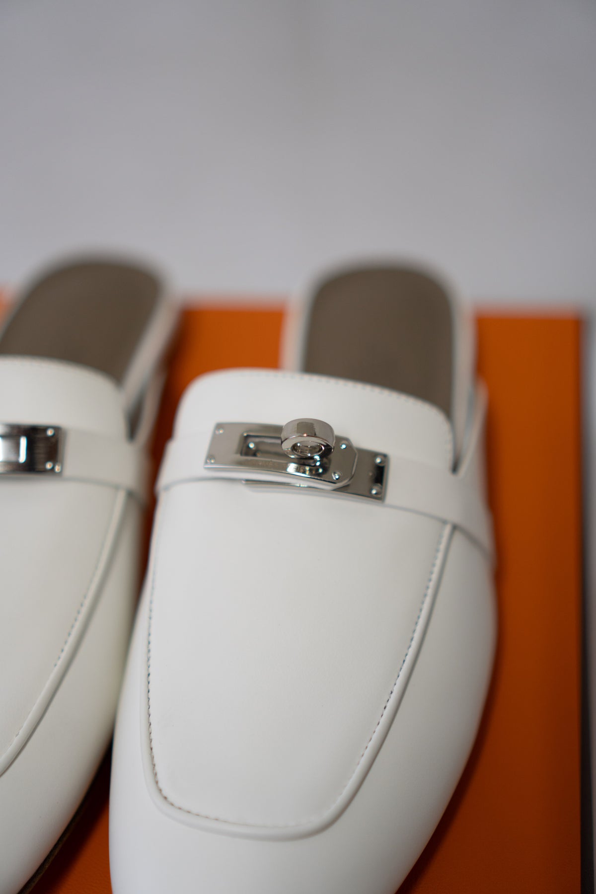 Lock Buckle Leather Mules – Off-White Calfskin with Palladium Hardware