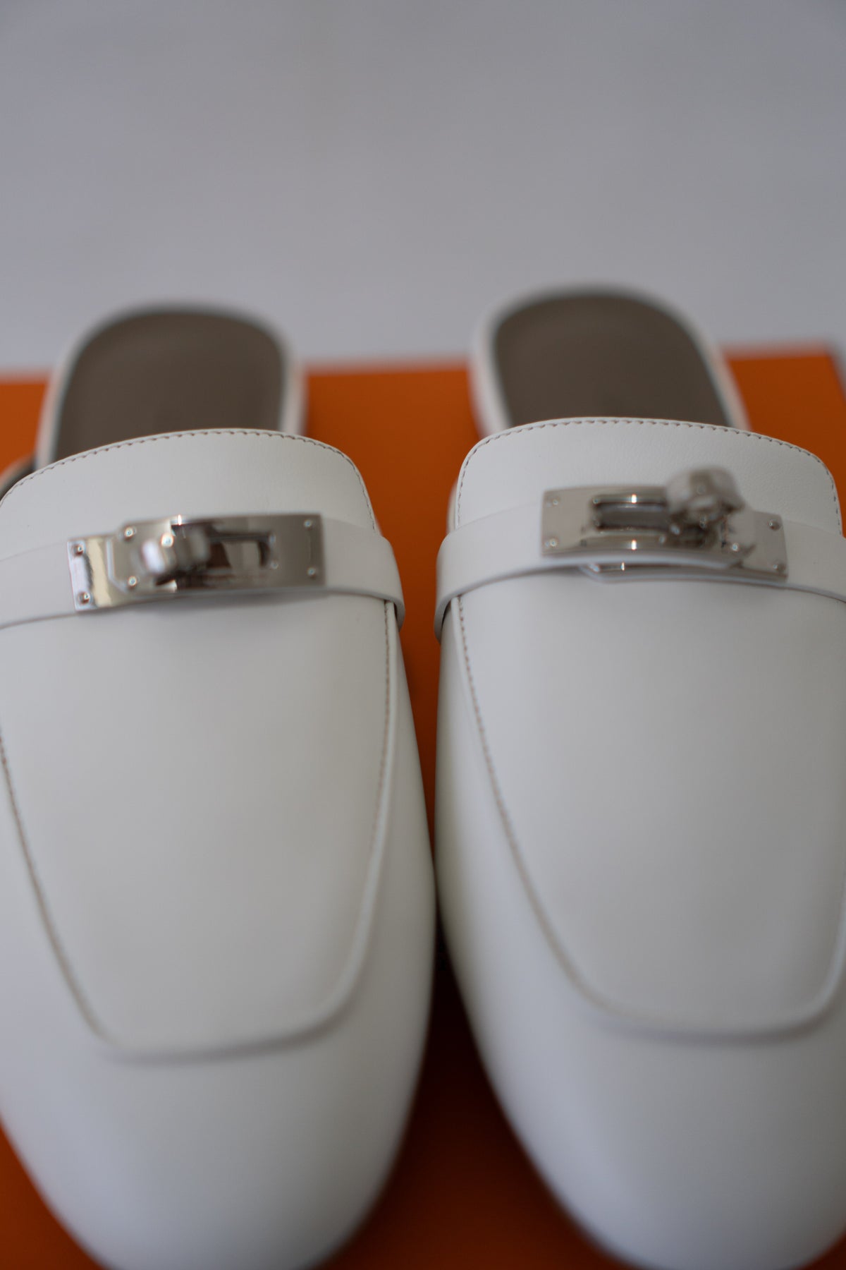 Lock Buckle Leather Mules – Off-White Calfskin with Palladium Hardware
