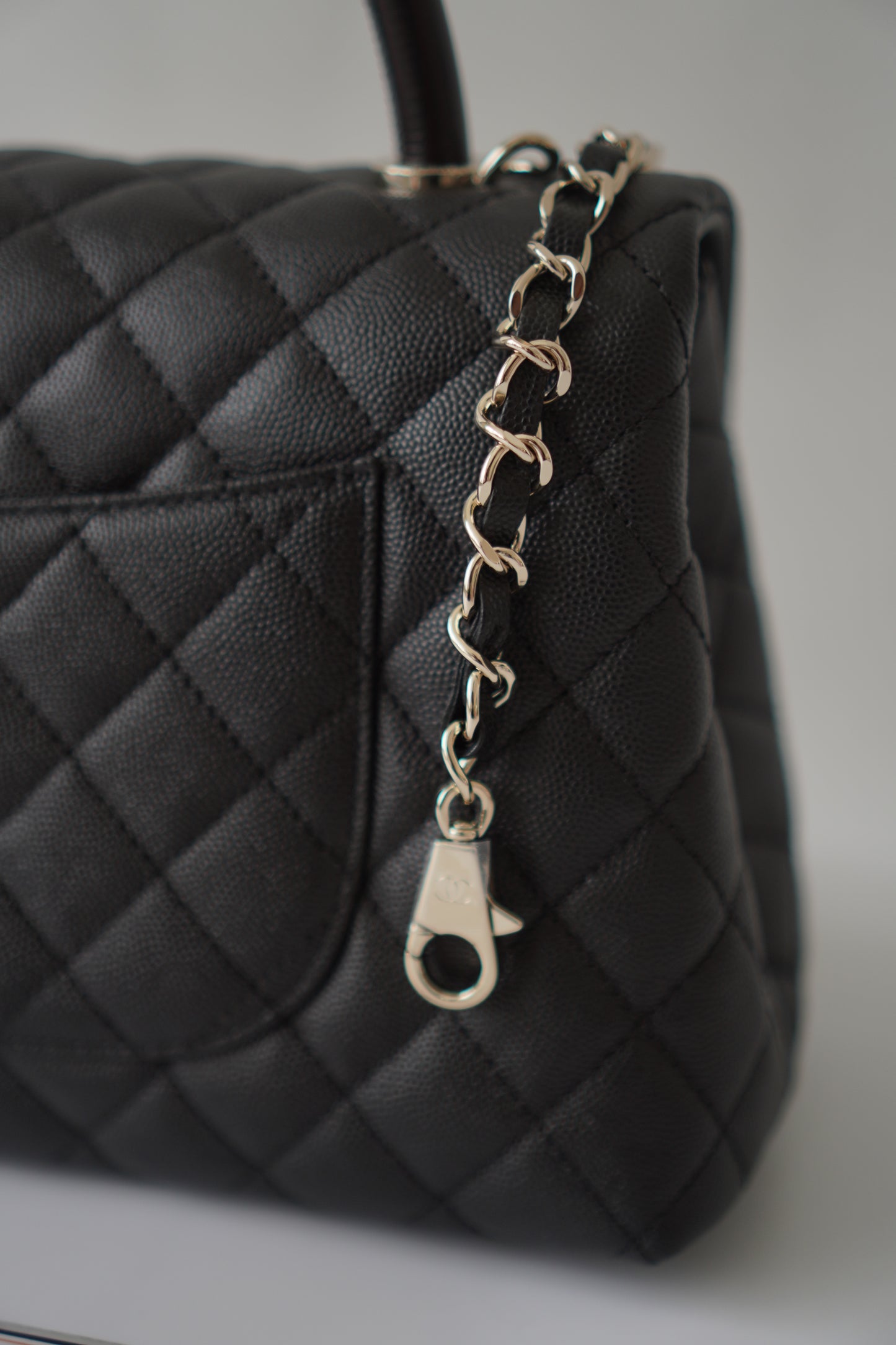 Coco Handle Medium – Black Caviar with Gold Hardware