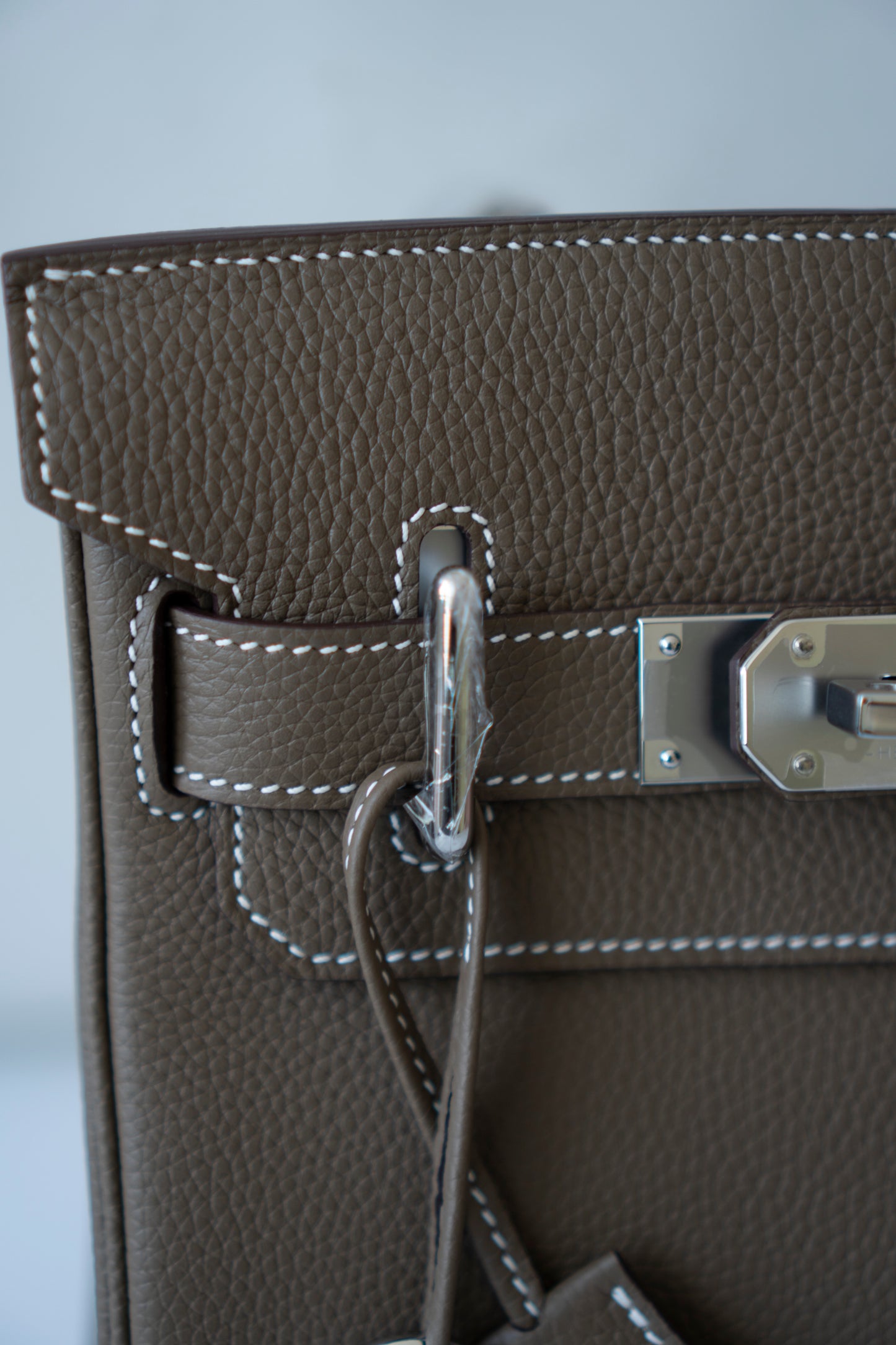 HAC à Dos PM – Étoupe Togo Leather in Palladium Hardware