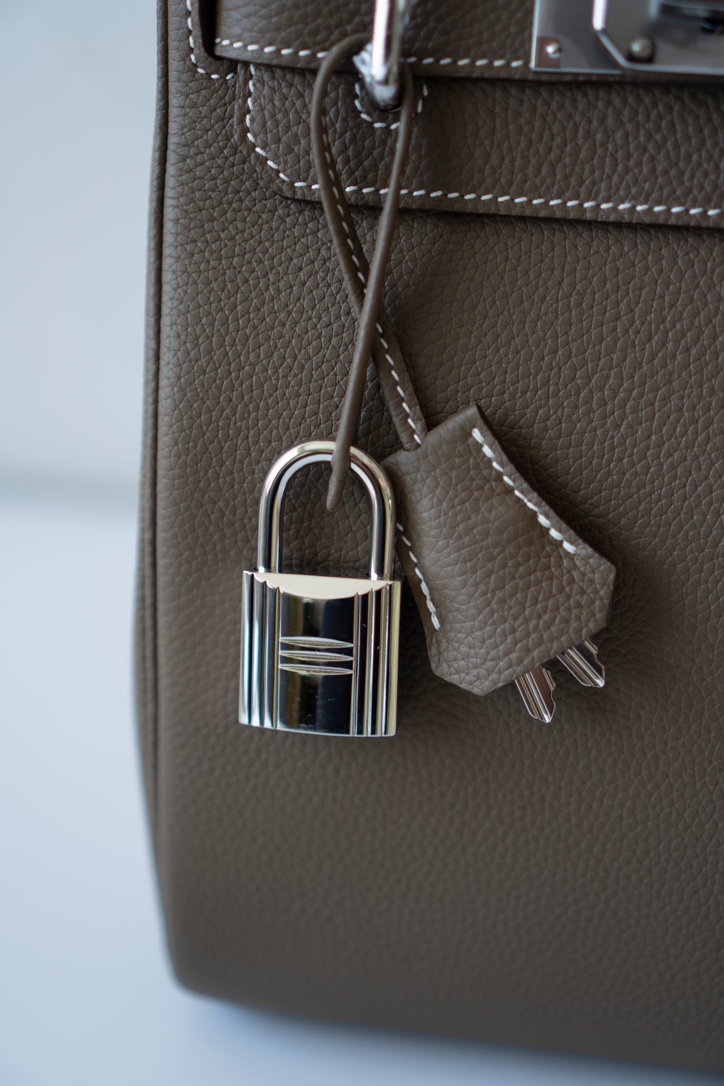 HAC à Dos PM – Étoupe Togo Leather in Palladium Hardware