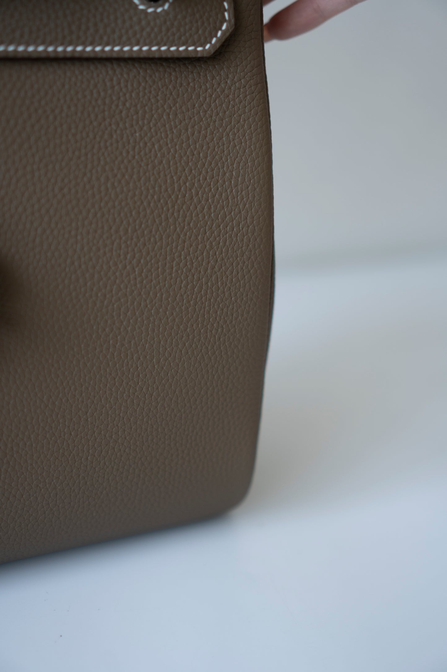 HAC à Dos PM – Étoupe Togo Leather in Palladium Hardware