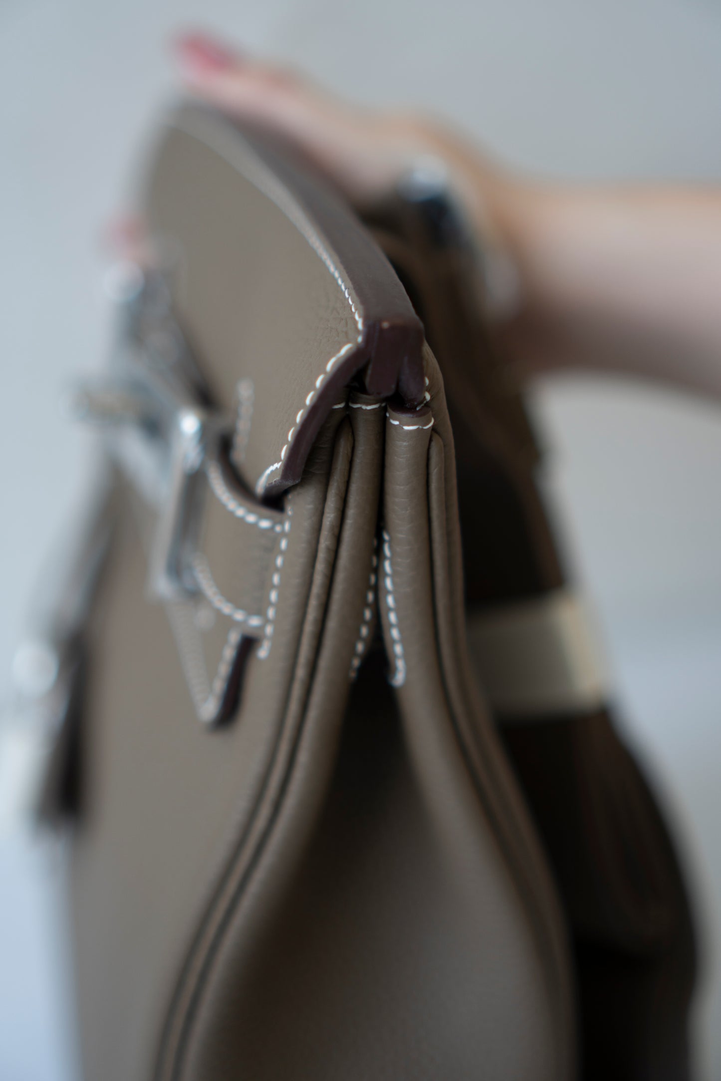 HAC à Dos PM – Étoupe Togo Leather in Palladium Hardware