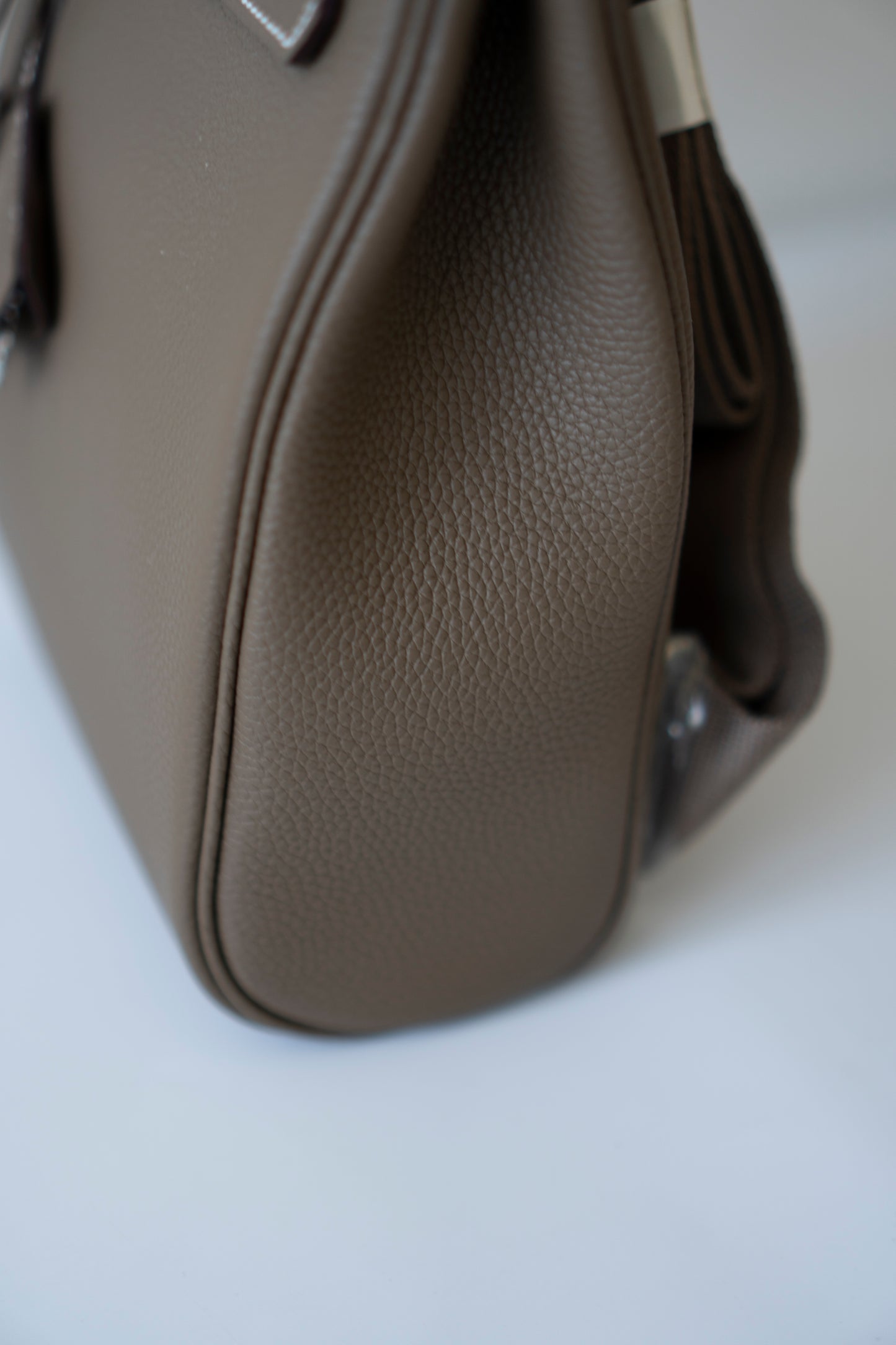 HAC à Dos PM – Étoupe Togo Leather in Palladium Hardware