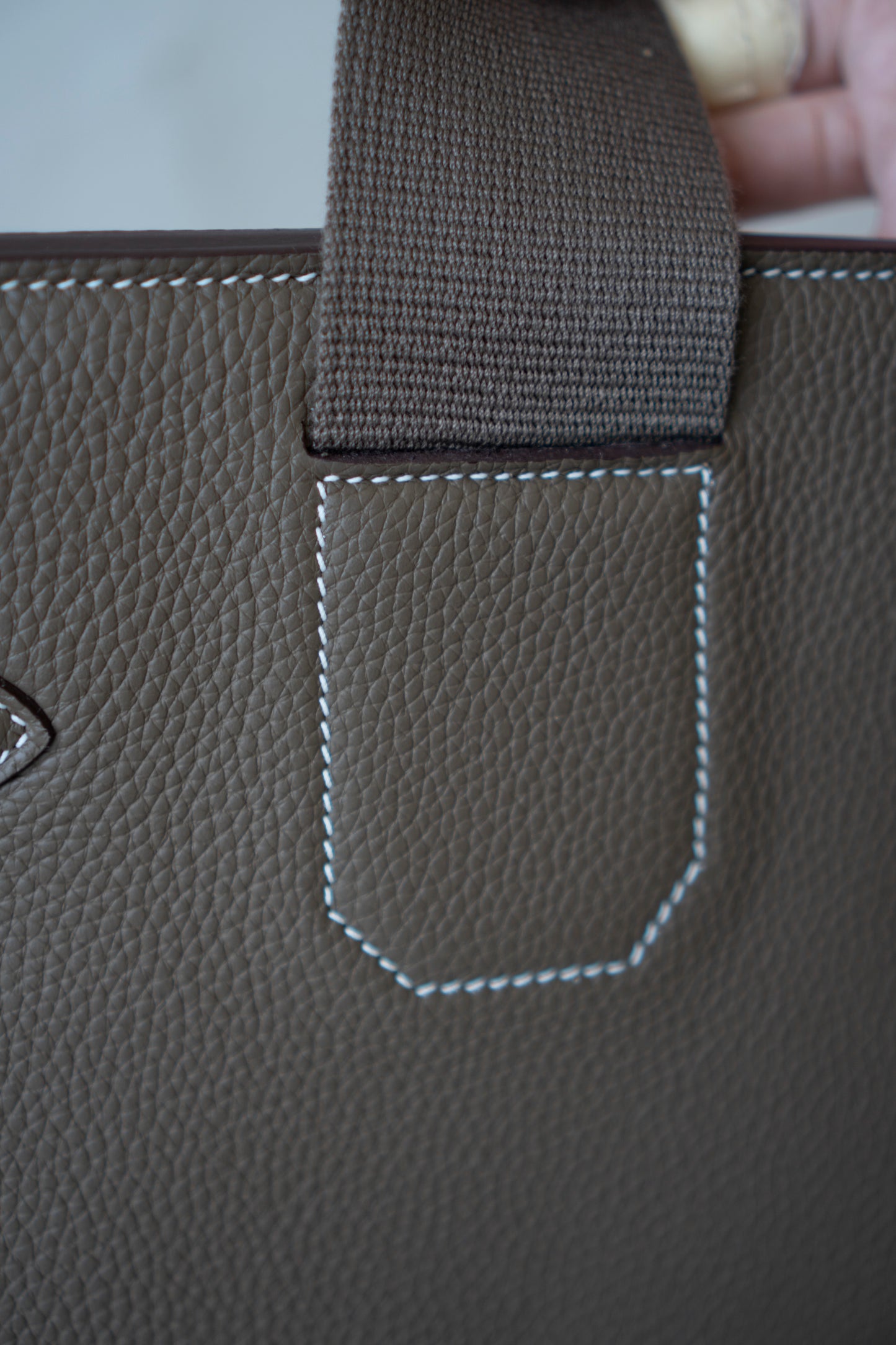 HAC à Dos PM – Étoupe Togo Leather in Palladium Hardware
